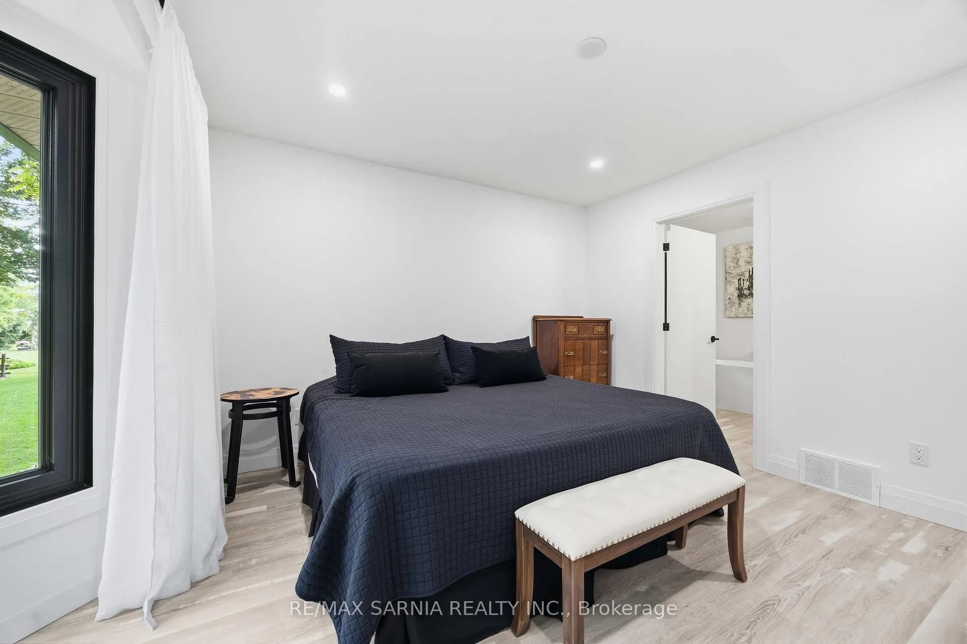 Photo 18 of 10172 Meadowlilly Crescent, Lambton Shores — HOMEH