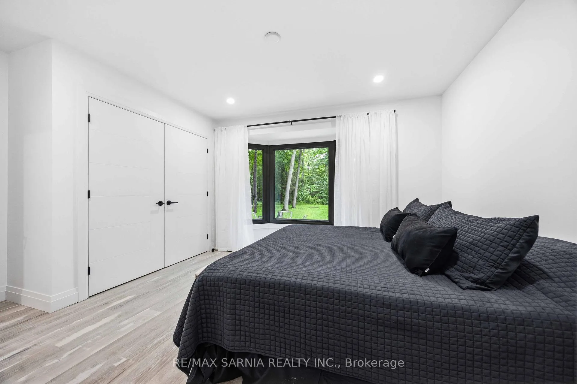 Photo 19 of 10172 Meadowlilly Crescent, Lambton Shores — HOMEH