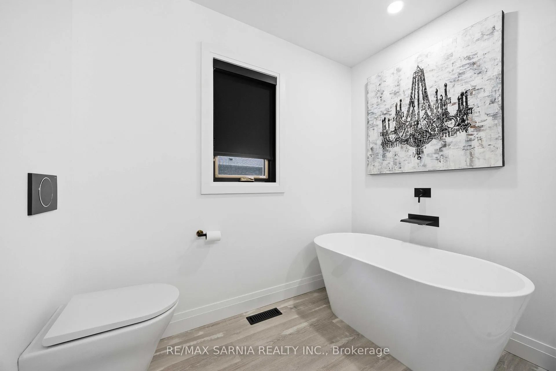 Photo 21 of 10172 Meadowlilly Crescent, Lambton Shores — HOMEH