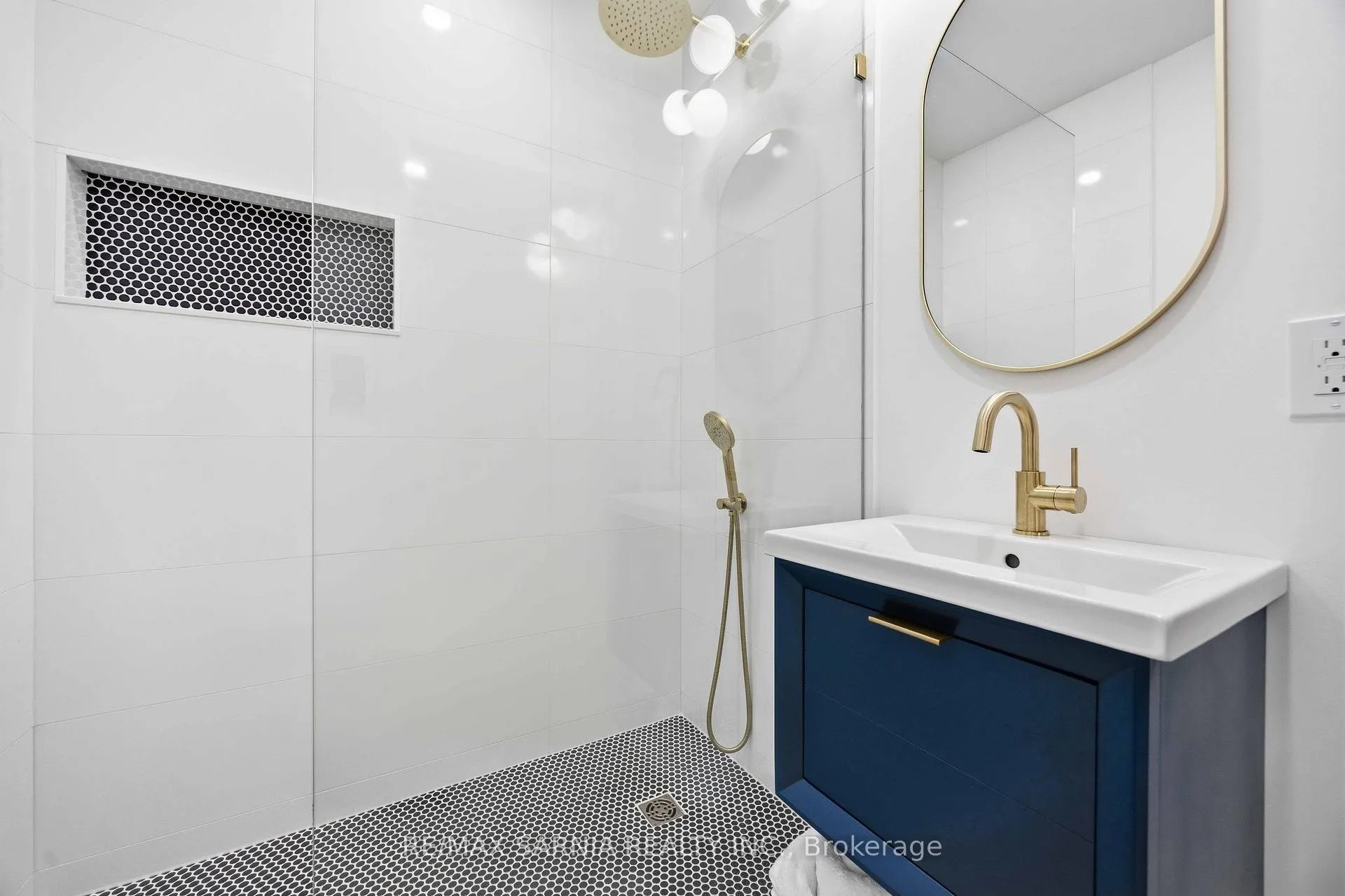 Photo 26 of 10172 Meadowlilly Crescent, Lambton Shores — HOMEH
