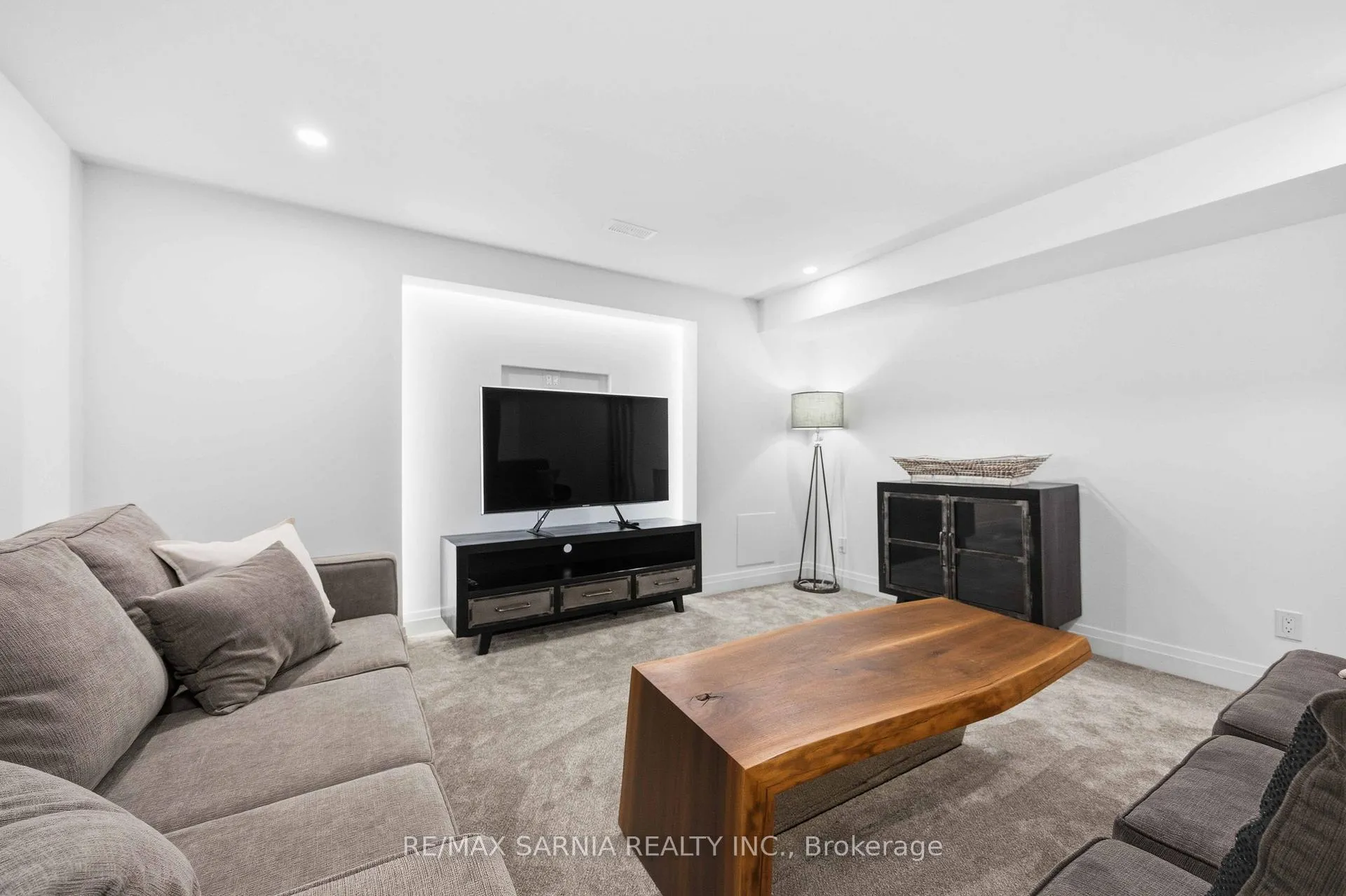Photo 36 of 10172 Meadowlilly Crescent, Lambton Shores — HOMEH