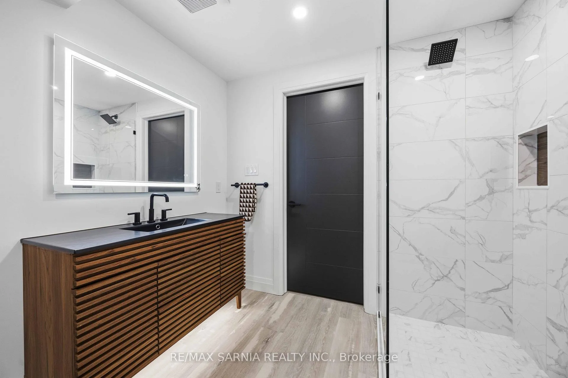 Photo 40 of 10172 Meadowlilly Crescent, Lambton Shores — HOMEH