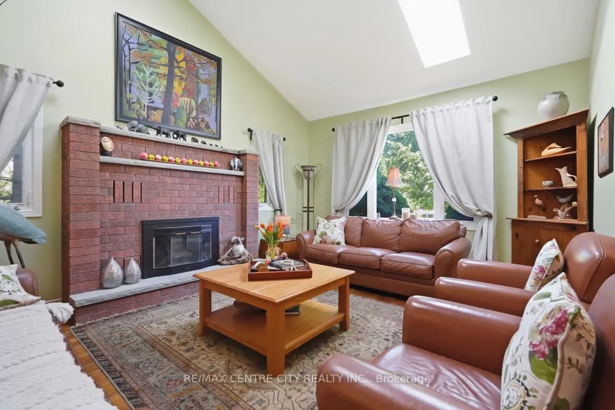 Photo 5 of 264 Blue Forest Place, London, North I — HOMEH