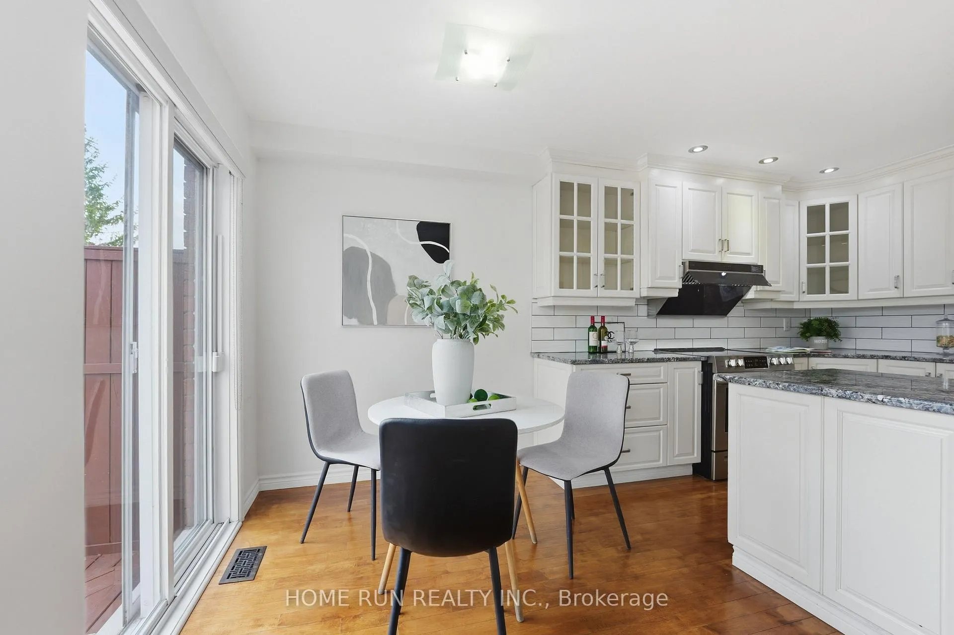 Photo 7 of 26 Highmont Court, Ottawa, Kanata - Kanata Lakes/Heritage Hills — HOMEH