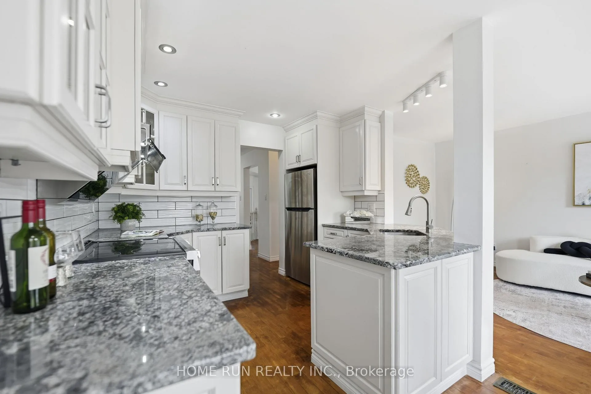 Photo 8 of 26 Highmont Court, Ottawa, Kanata - Kanata Lakes/Heritage Hills — HOMEH