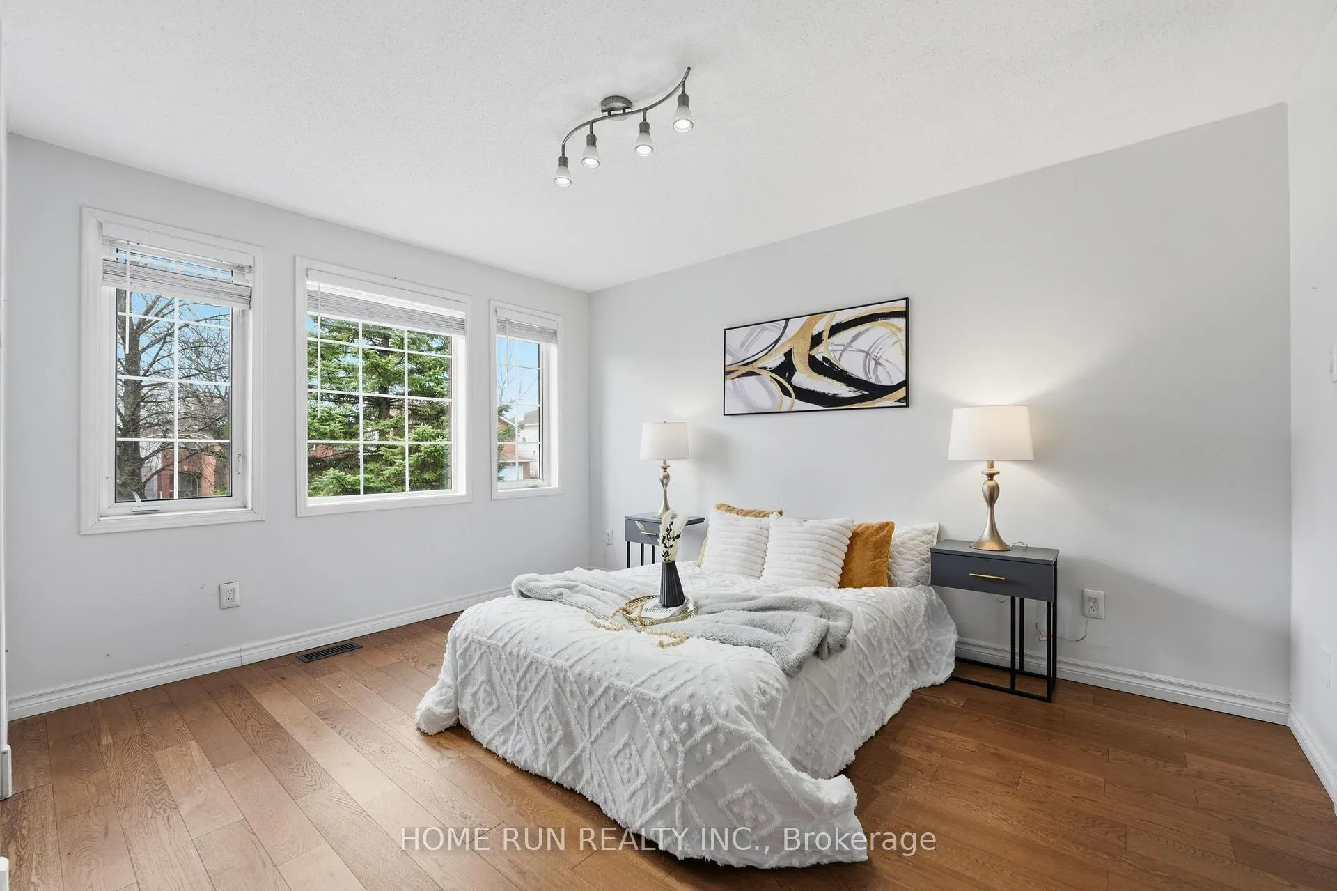Photo 11 of 26 Highmont Court, Ottawa, Kanata - Kanata Lakes/Heritage Hills — HOMEH
