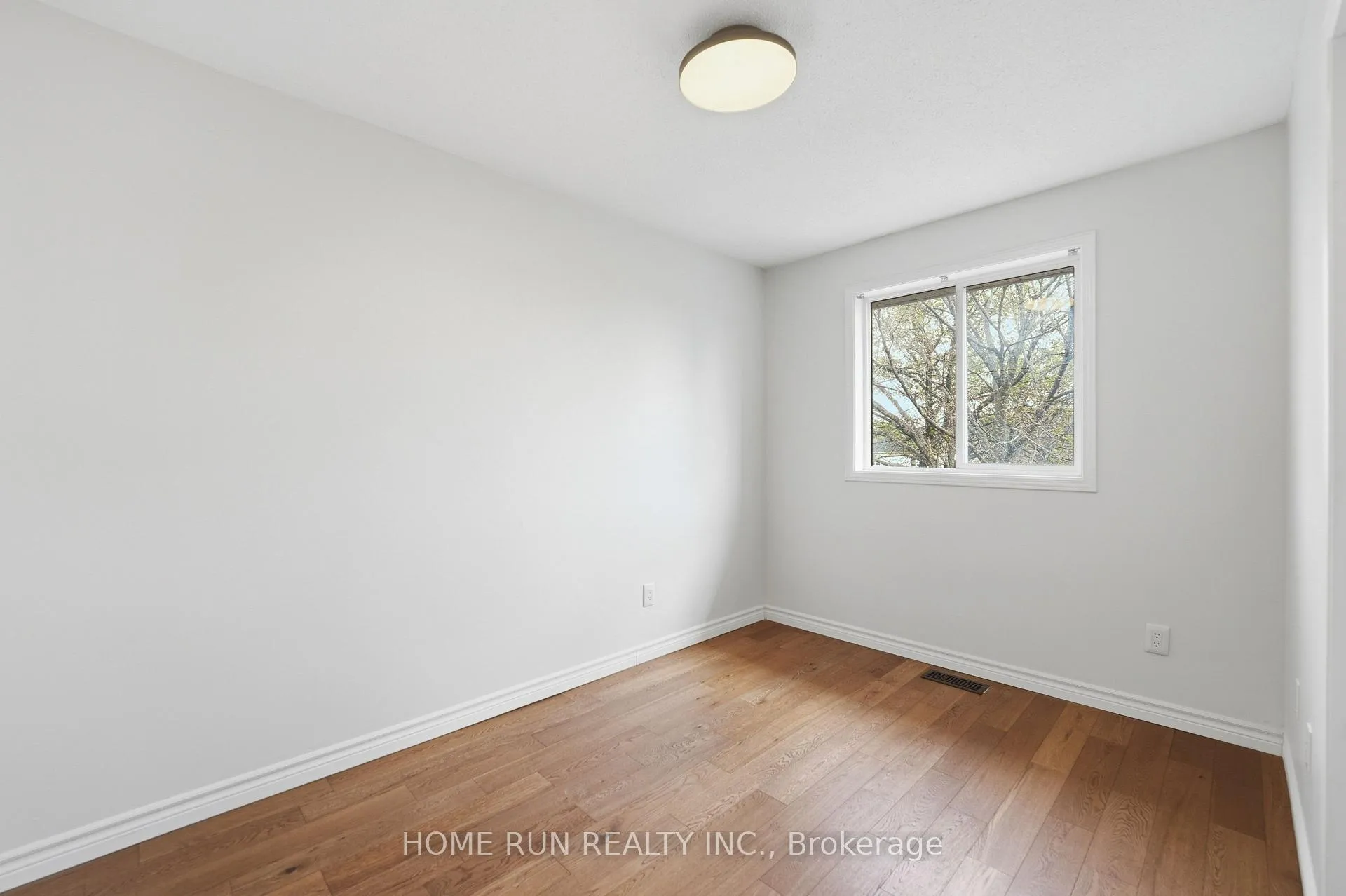 Photo 17 of 26 Highmont Court, Ottawa, Kanata - Kanata Lakes/Heritage Hills — HOMEH