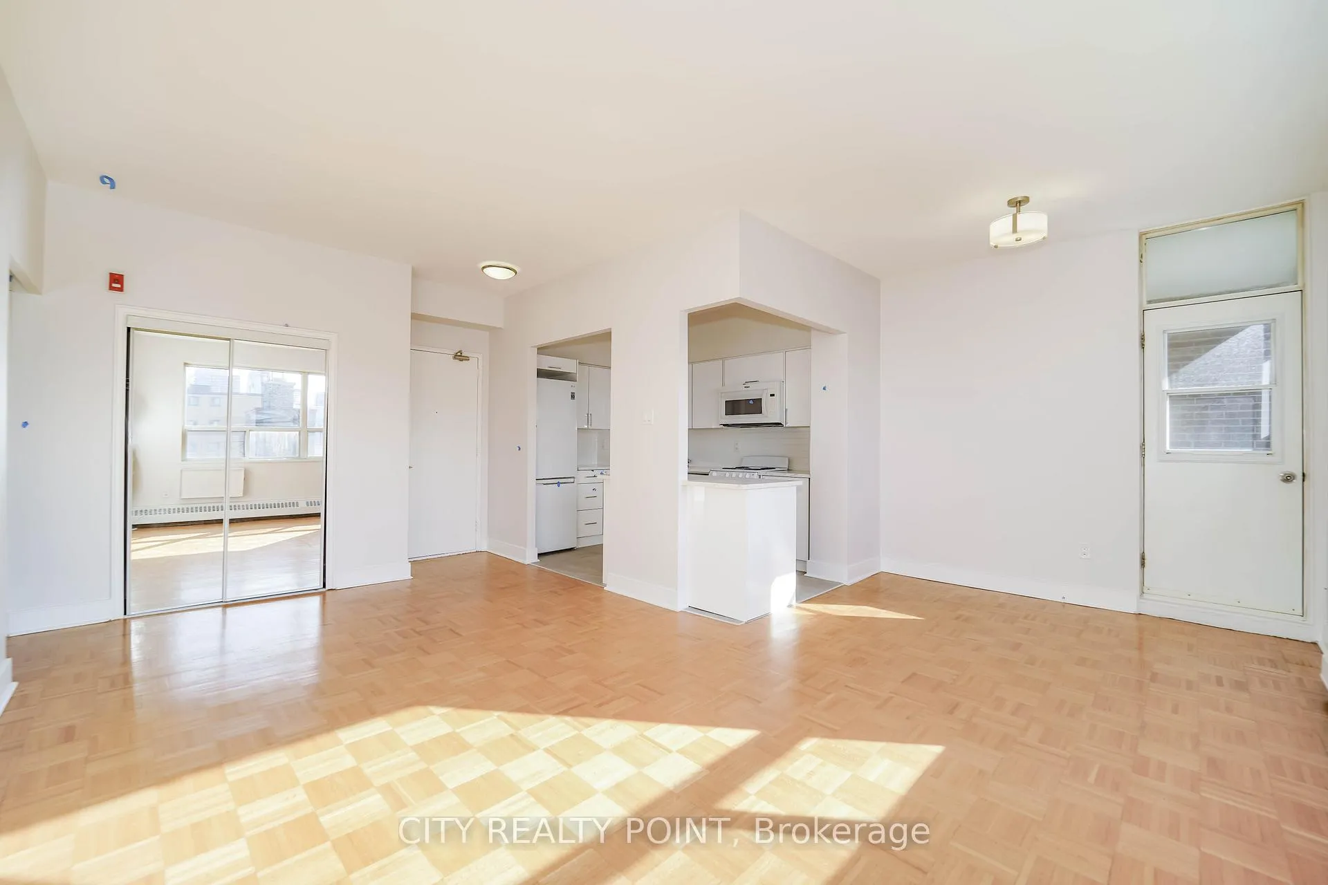 Photo 3 of Unit 805, 490 Eglinton Avenue E, Toronto, Mount Pleasant East — HOMEH