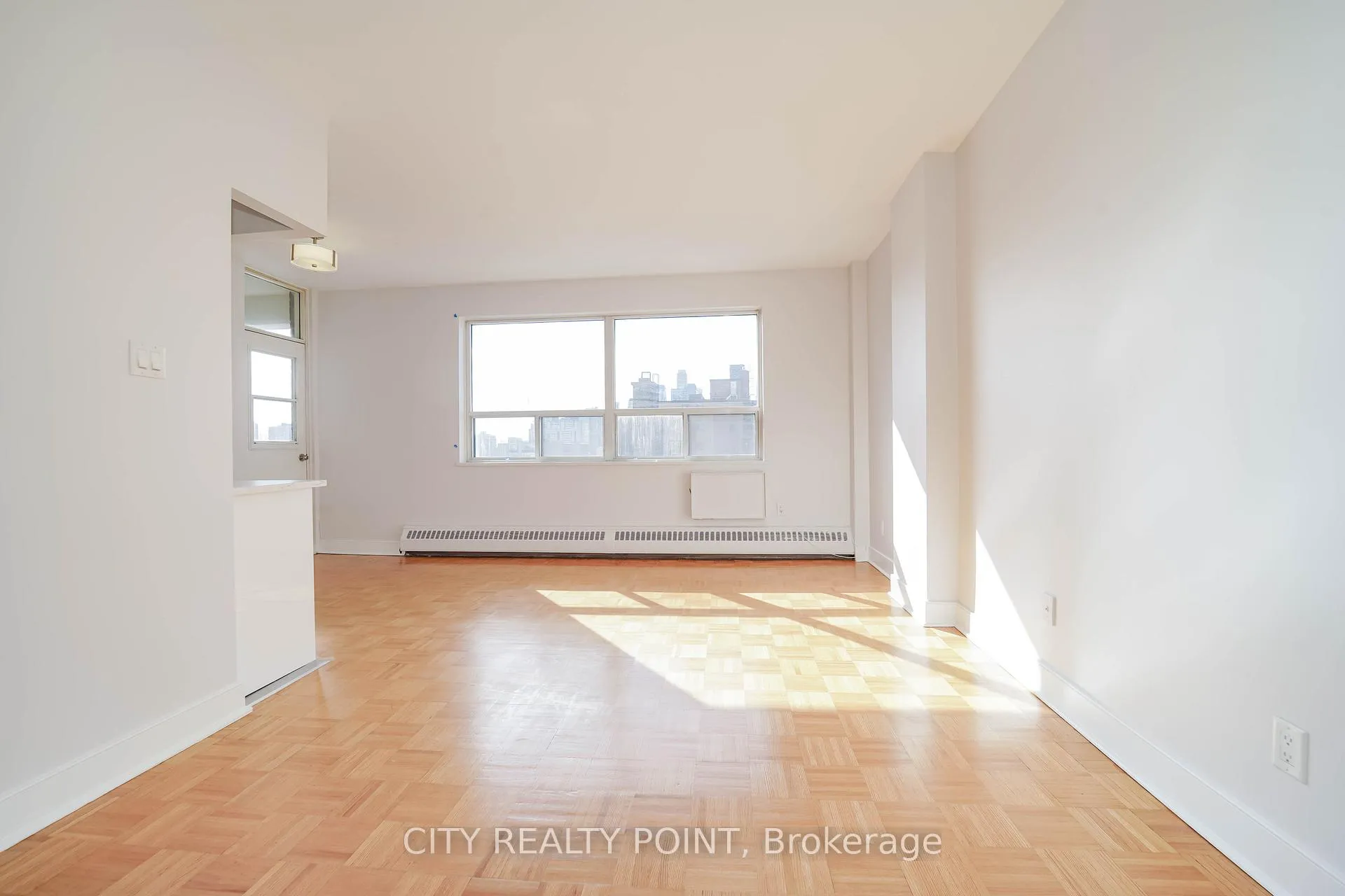 Photo 5 of Unit 805, 490 Eglinton Avenue E, Toronto, Mount Pleasant East — HOMEH