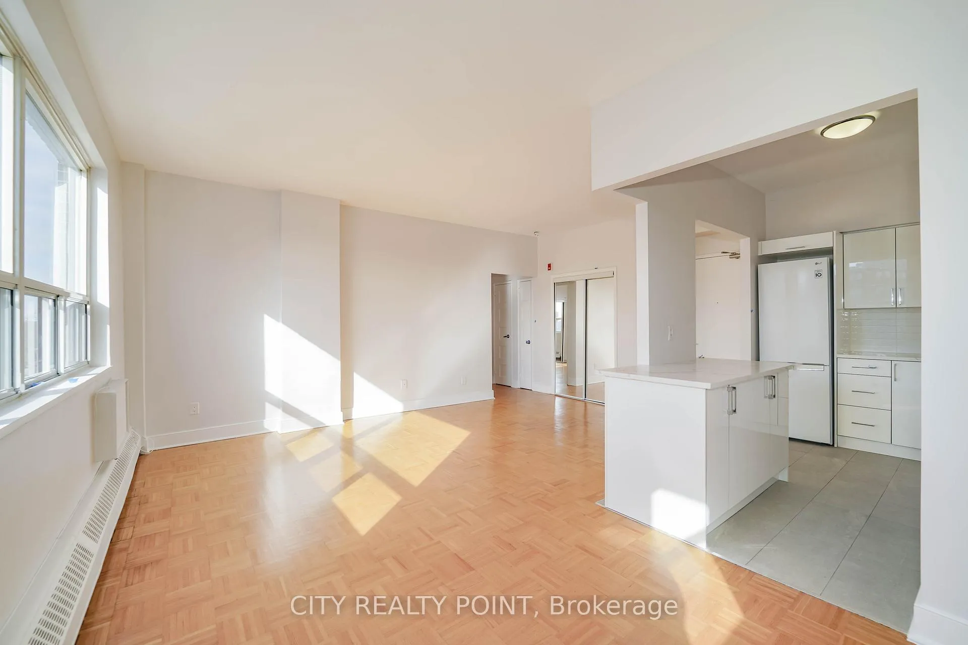 Photo 6 of Unit 805, 490 Eglinton Avenue E, Toronto, Mount Pleasant East — HOMEH