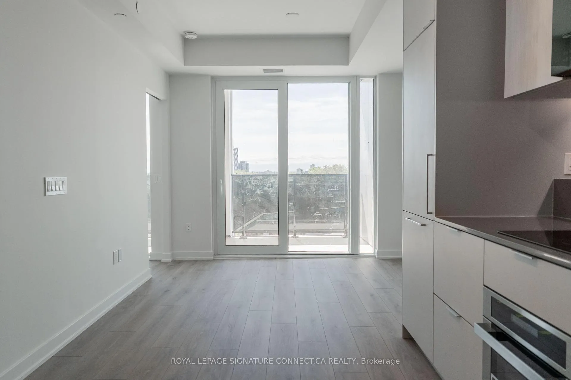 Photo 9 of Unit 402, 1 Fairview Road E, Mississauga, Mississauga Valleys — HOMEH
