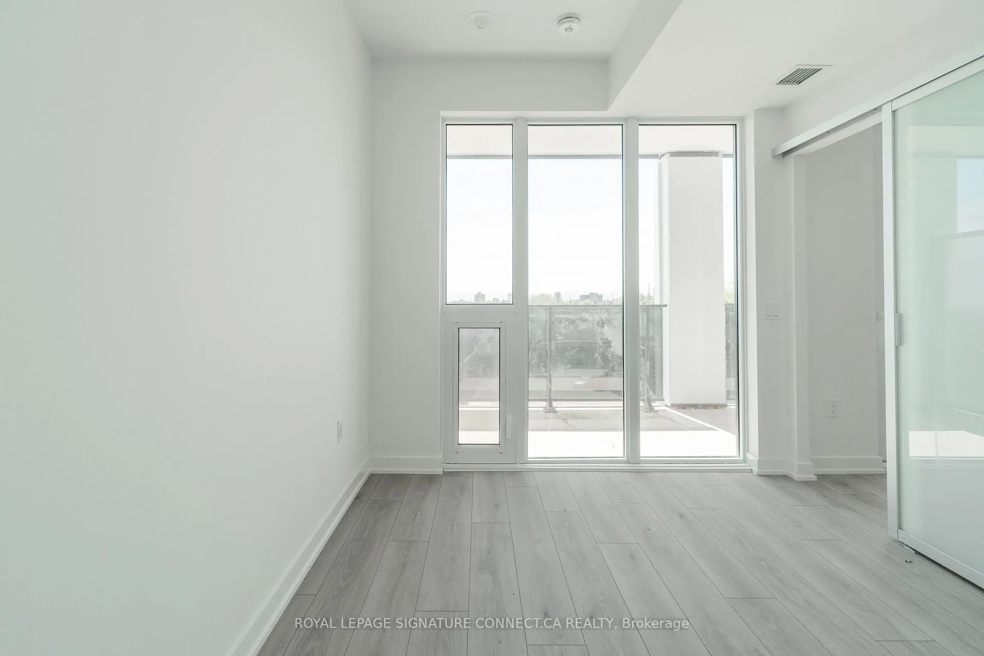 Photo 12 of Unit 402, 1 Fairview Road E, Mississauga, Mississauga Valleys — HOMEH