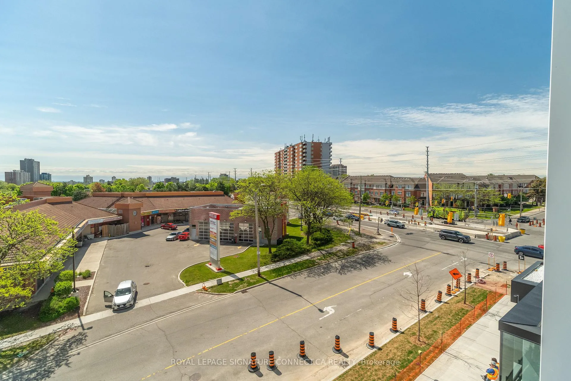 Photo 21 of Unit 402, 1 Fairview Road E, Mississauga, Mississauga Valleys — HOMEH