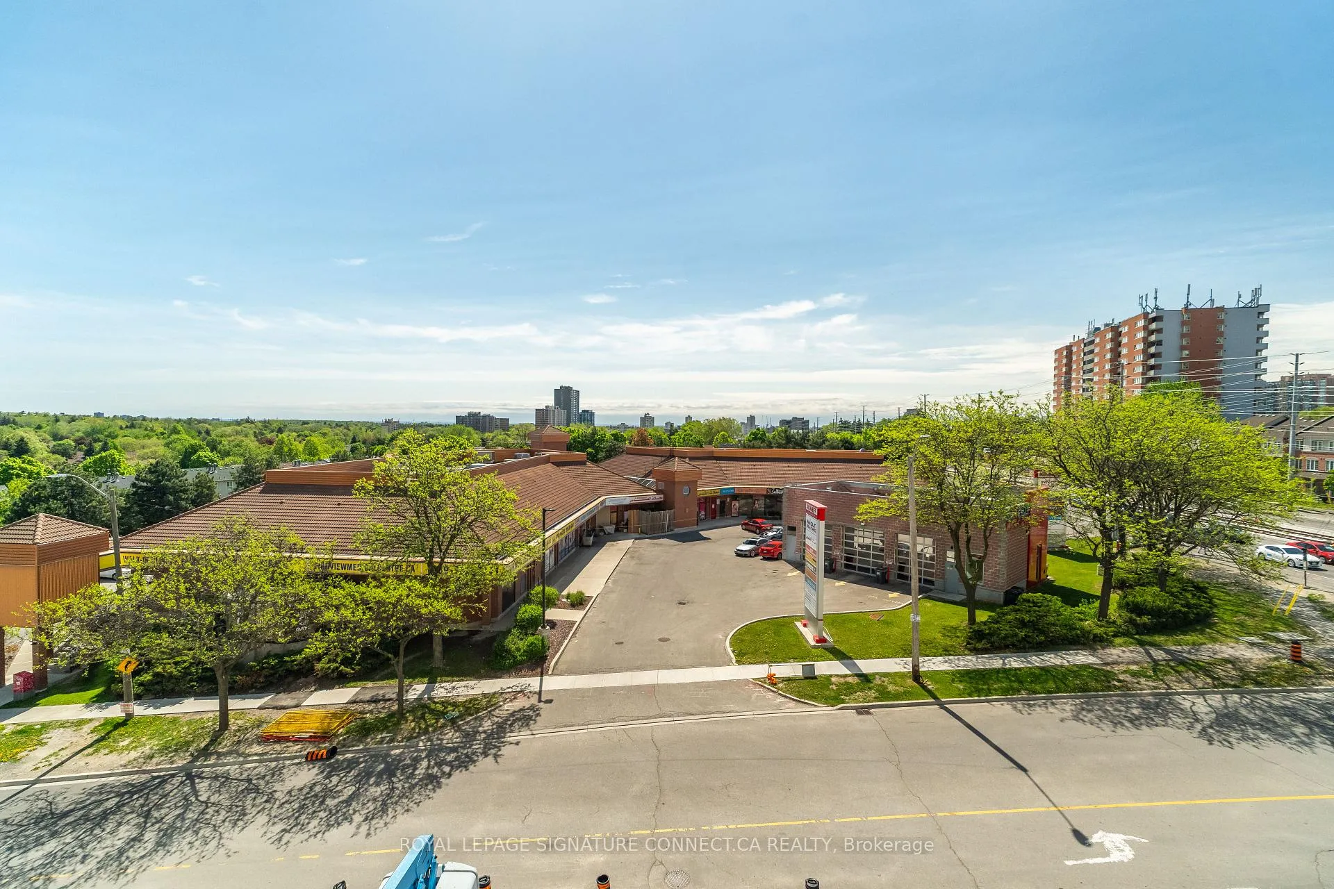 Photo 22 of Unit 402, 1 Fairview Road E, Mississauga, Mississauga Valleys — HOMEH