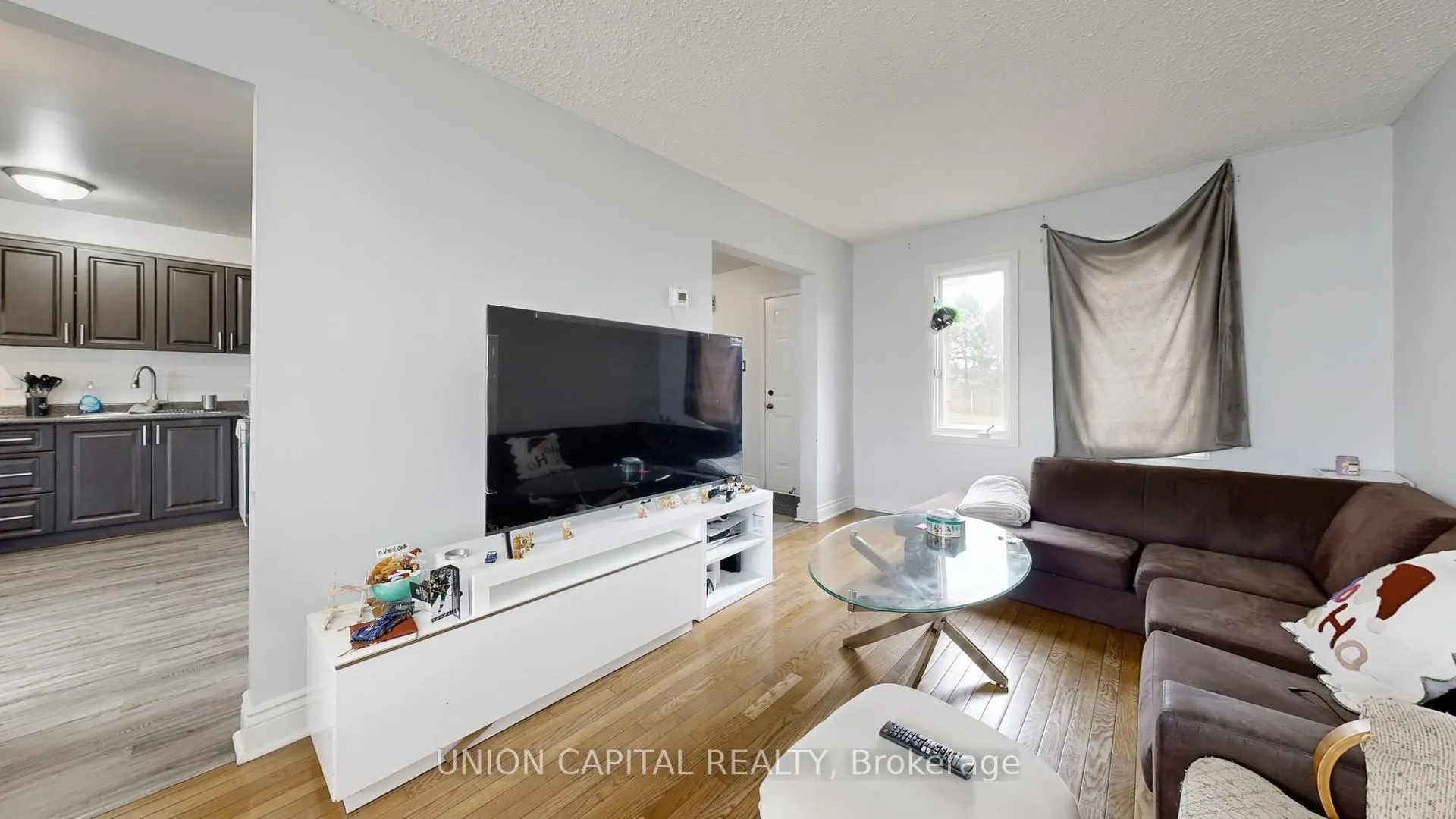 Photo 4 of 142 Wright Crescent, Ajax, Central — HOMEH