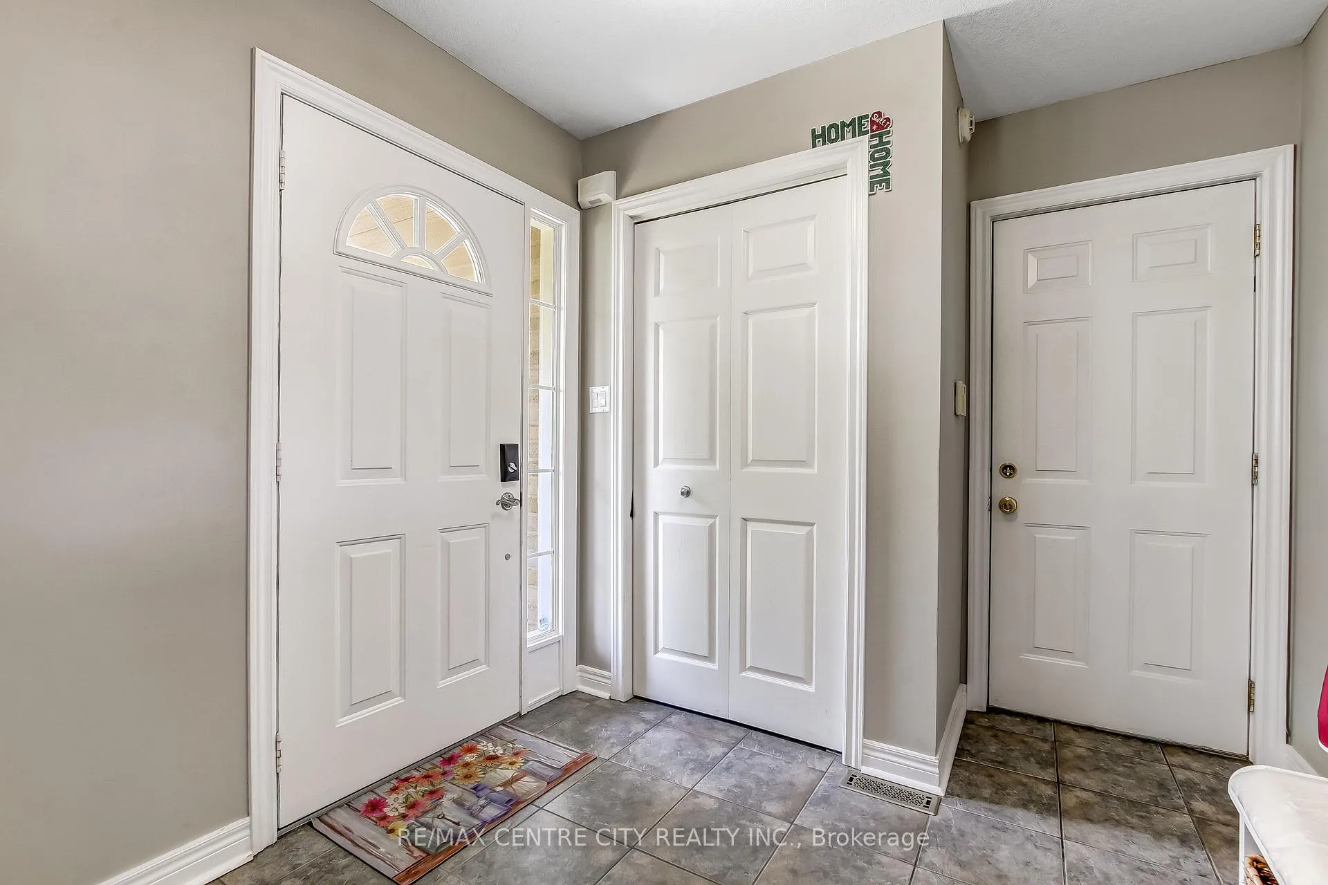 Photo 2 of 26 Oriole Lane, St. Thomas — HOMEH