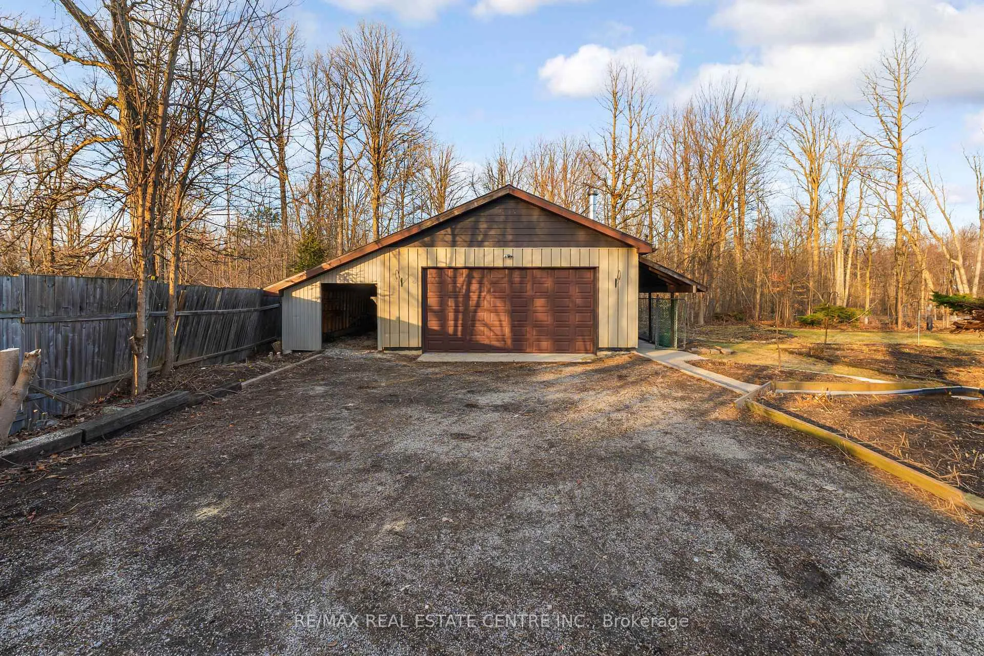 Photo 33 of 8449 8th Line, Halton Hills, Rural Halton Hills — HOMEH