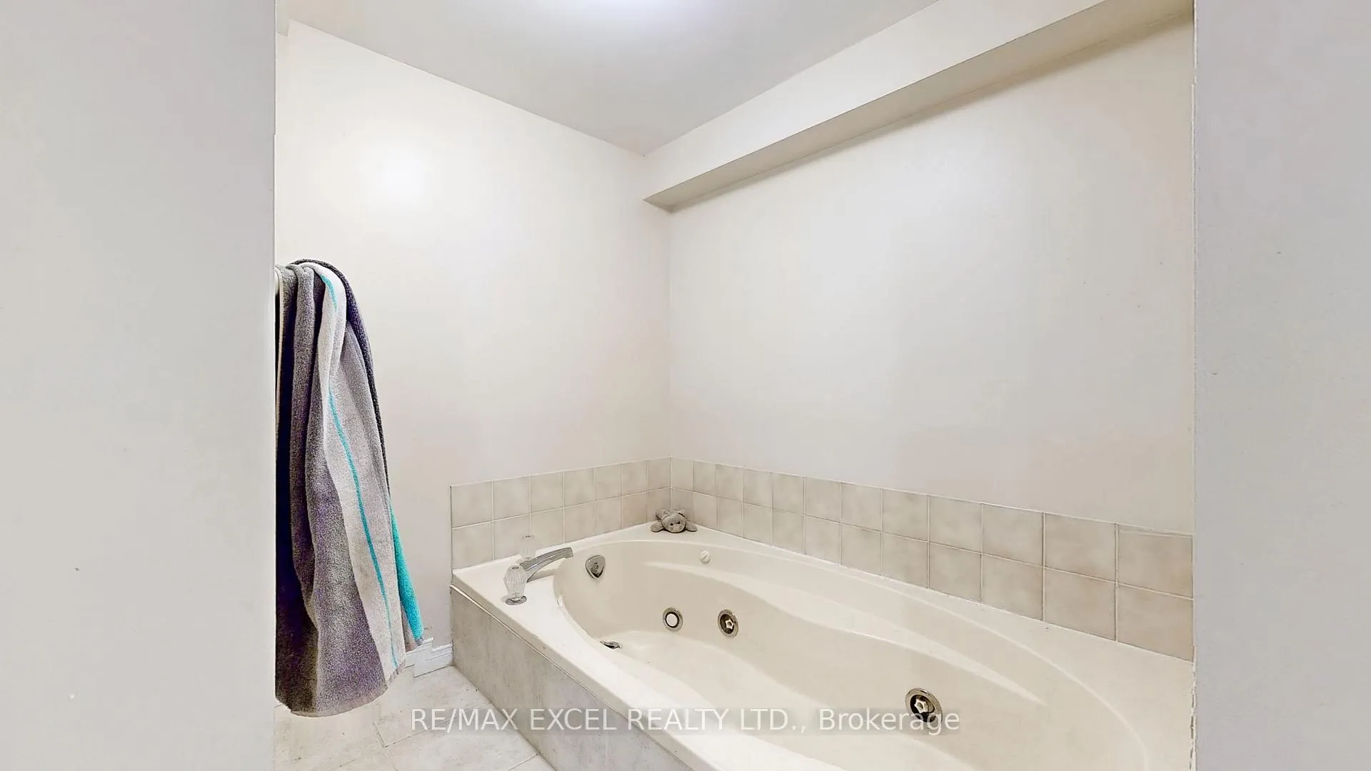 Photo 34 of 10 Alexis Road, Markham, Thornlea — HOMEH