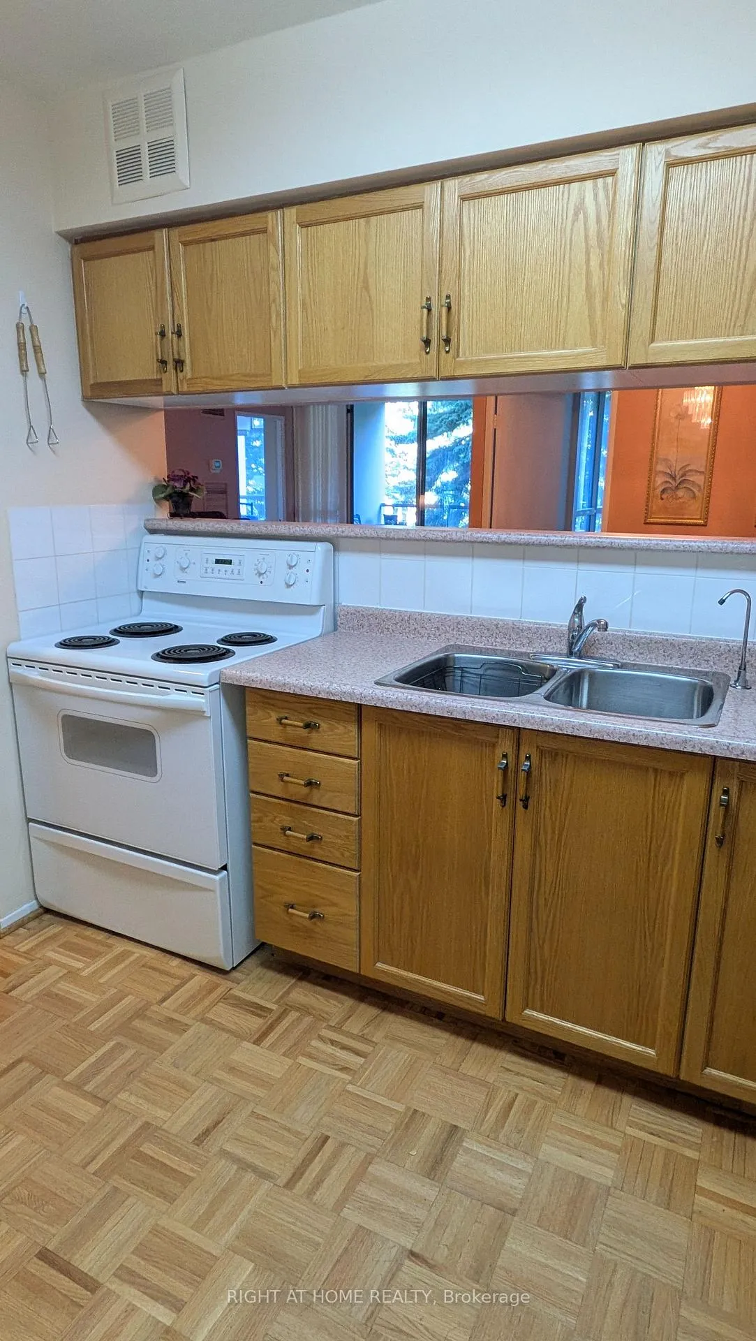 Photo 4 of Unit 226, 1880 Valley Farm Road, Pickering, Town Centre — HOMEH