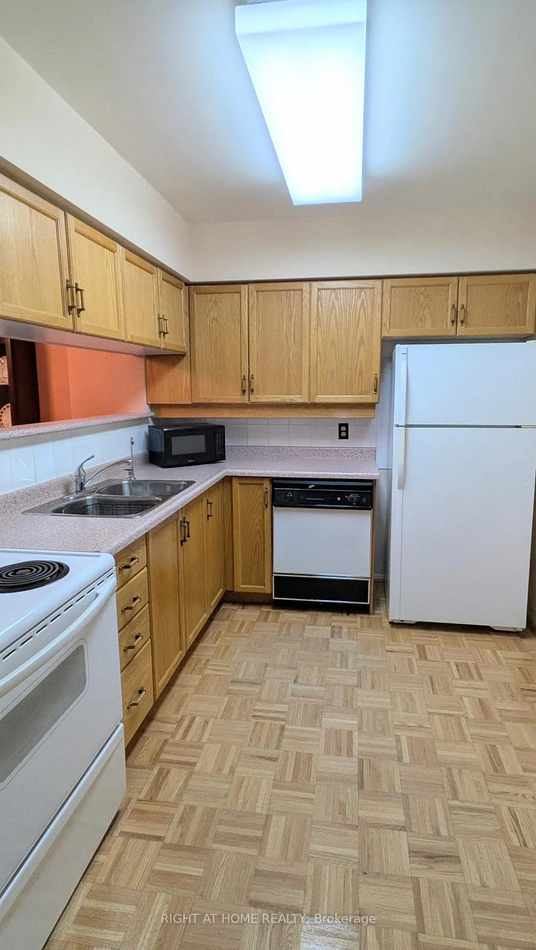 Photo 5 of Unit 226, 1880 Valley Farm Road, Pickering, Town Centre — HOMEH