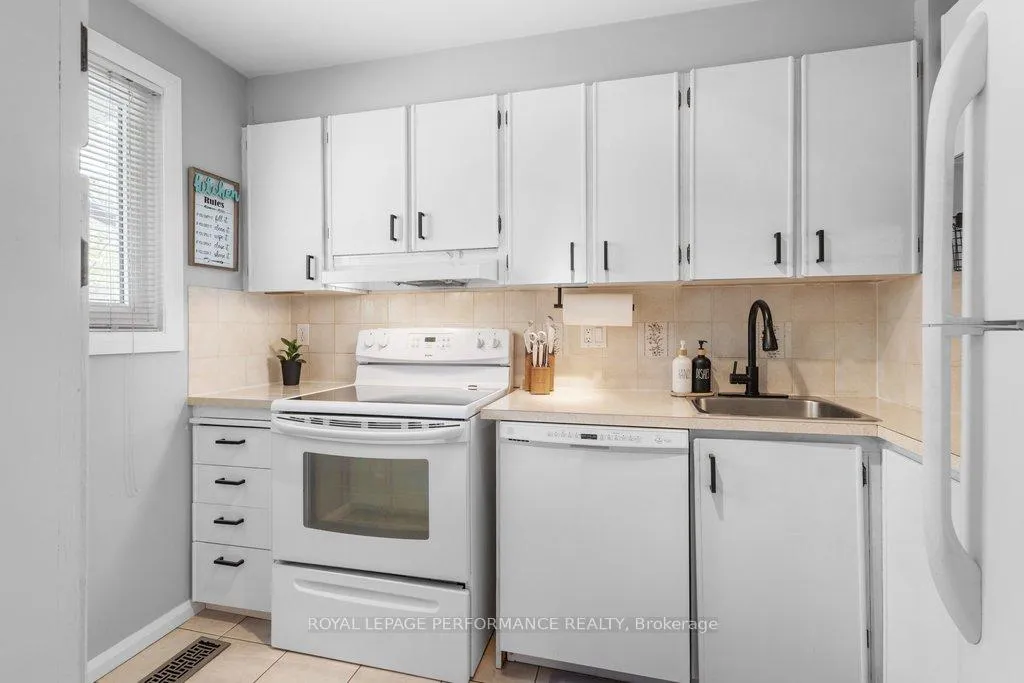 Photo 18 of 6362 Bilberry Drive, Ottawa, Orleans Wood — HOMEH