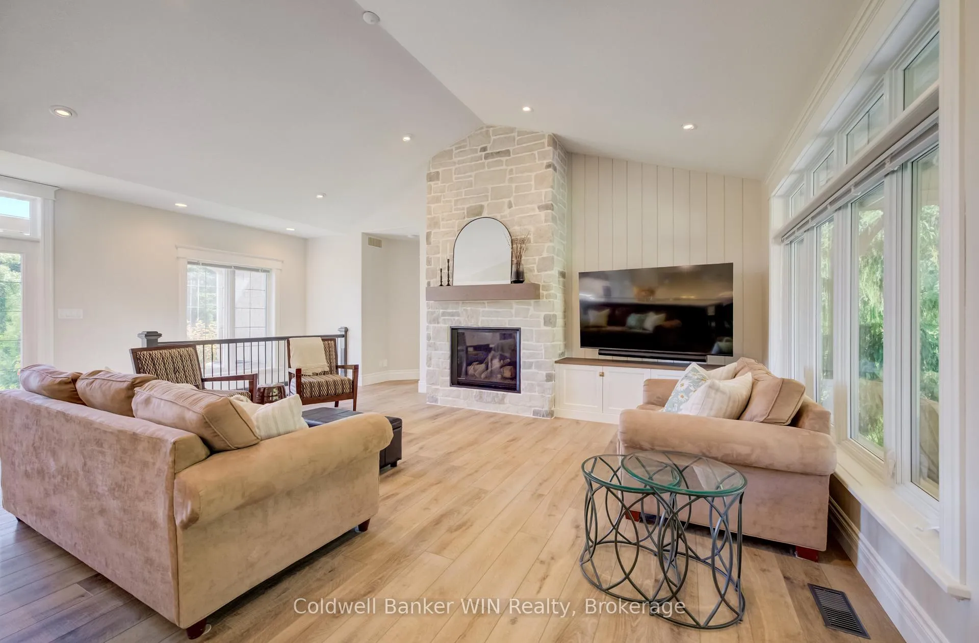Photo 6 of 9490 Wellington Road 6, Minto — HOMEH