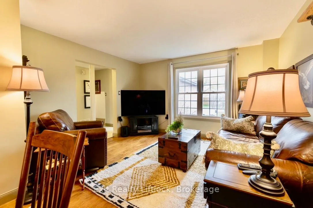 Photo 5 of 84 Hillhurst Crescent, Clarington, Courtice — HOMEH