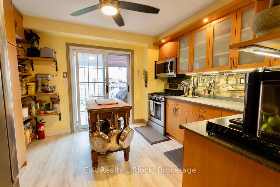 Photo 8 of 84 Hillhurst Crescent, Clarington, Courtice — HOMEH