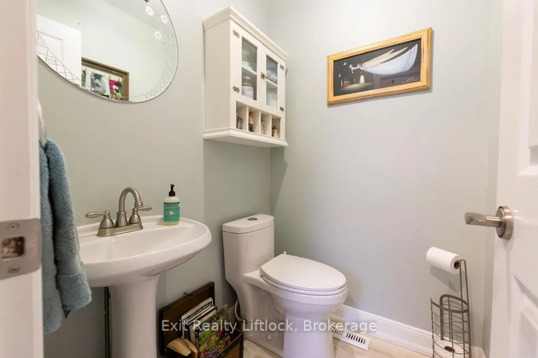 Photo 9 of 84 Hillhurst Crescent, Clarington, Courtice — HOMEH