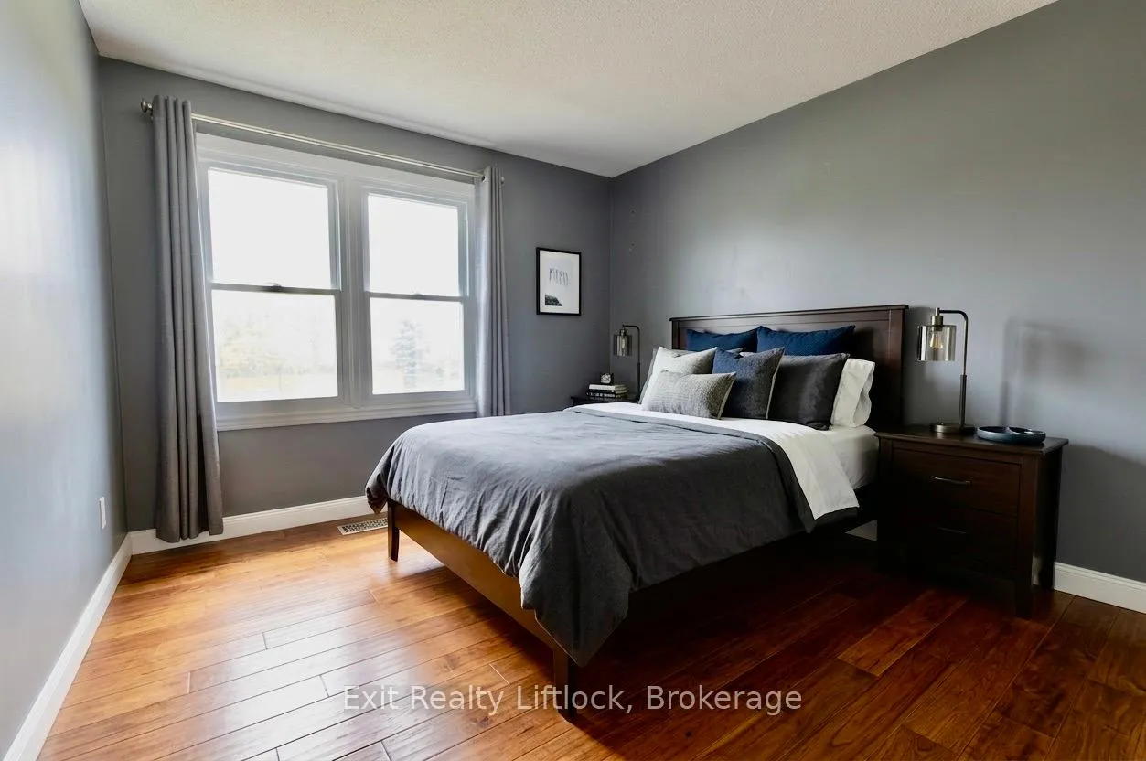 Photo 12 of 84 Hillhurst Crescent, Clarington, Courtice — HOMEH