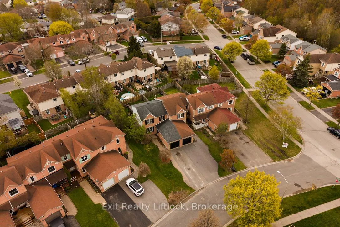Photo 26 of 84 Hillhurst Crescent, Clarington, Courtice — HOMEH