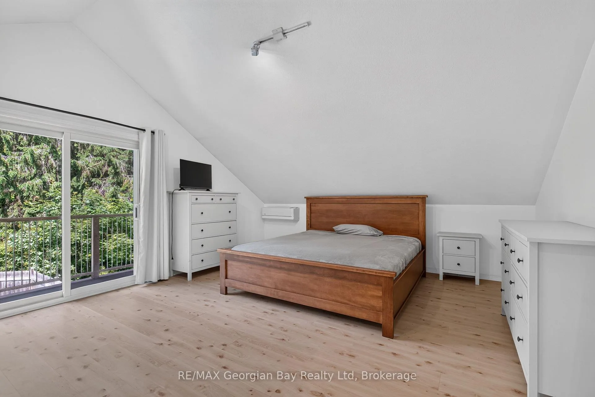 Photo 22 of 19 Kingfisher Crescent, Tiny, Rural Tiny — HOMEH