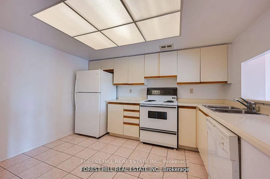Photo 4 of Unit 308, 7440 Bathurst Street, Vaughan, Brownridge — HOMEH