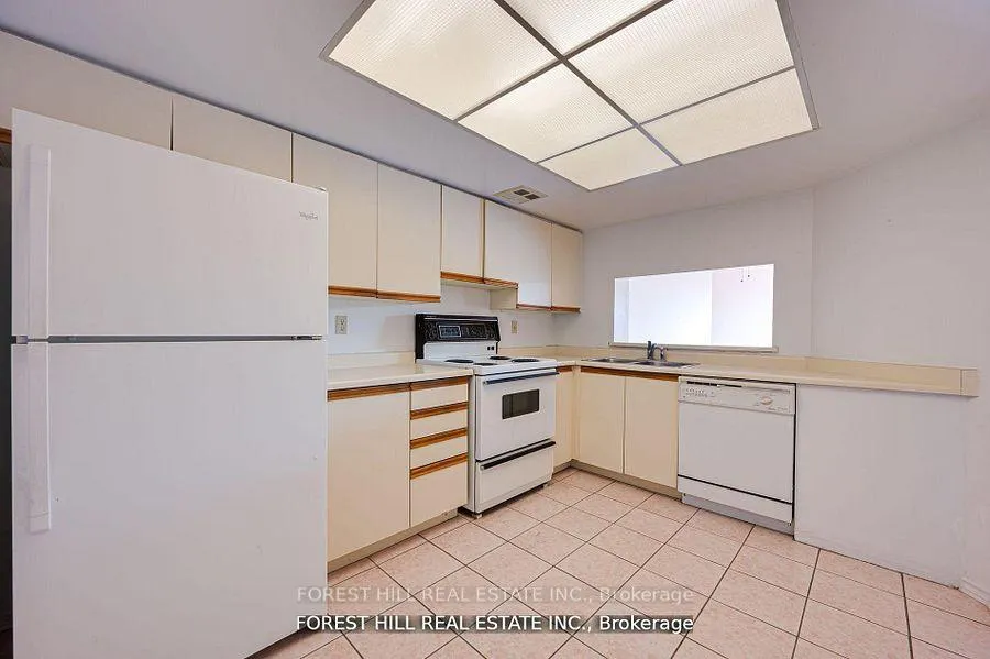 Photo 6 of Unit 308, 7440 Bathurst Street, Vaughan, Brownridge — HOMEH