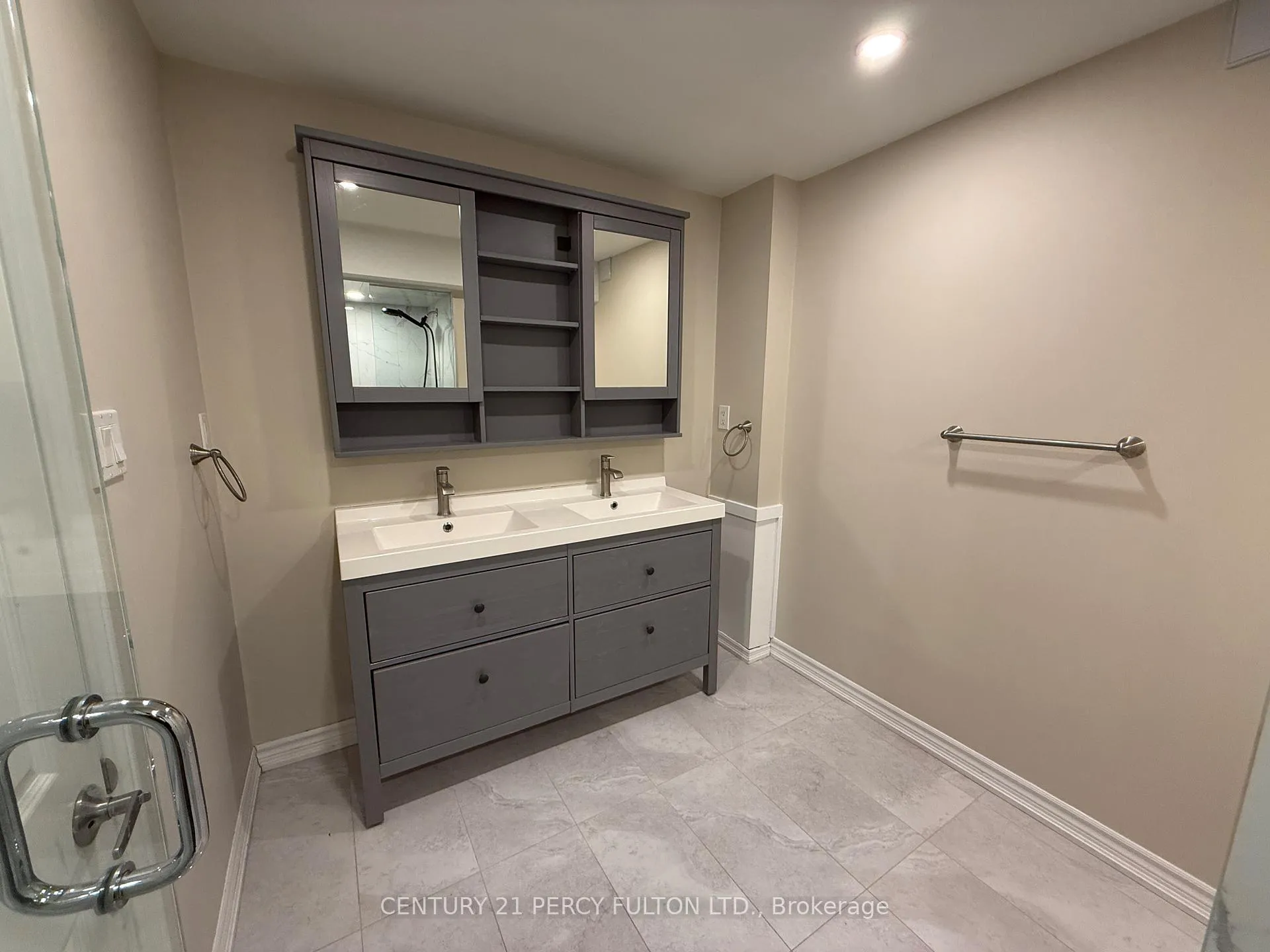 Photo 6 of 7 Redmond Drive, Ajax, Central — HOMEH
