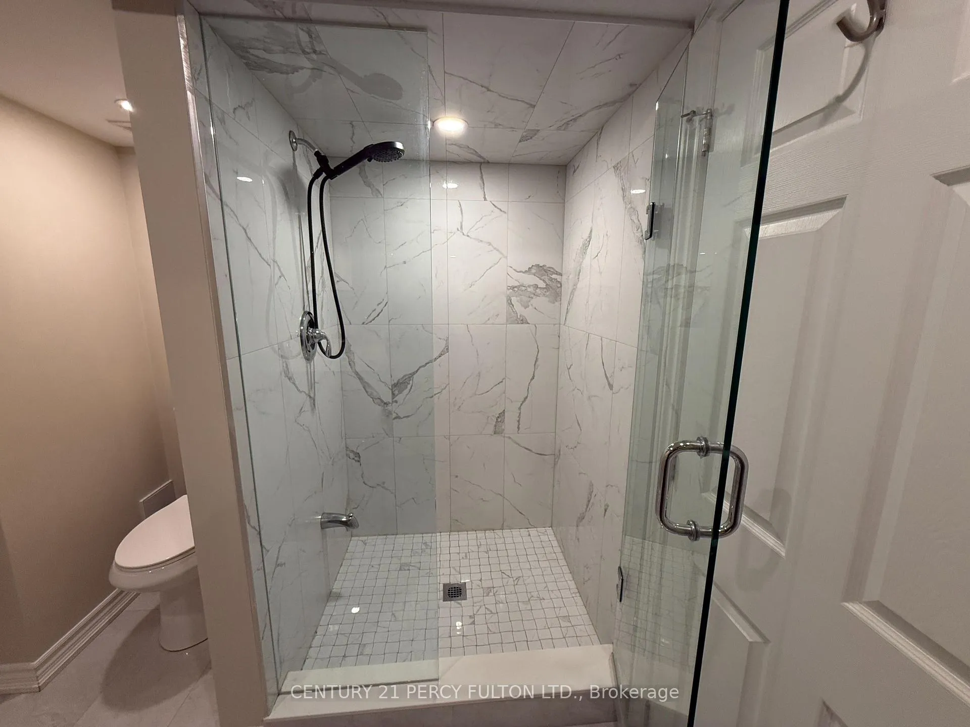 Photo 8 of 7 Redmond Drive, Ajax, Central — HOMEH