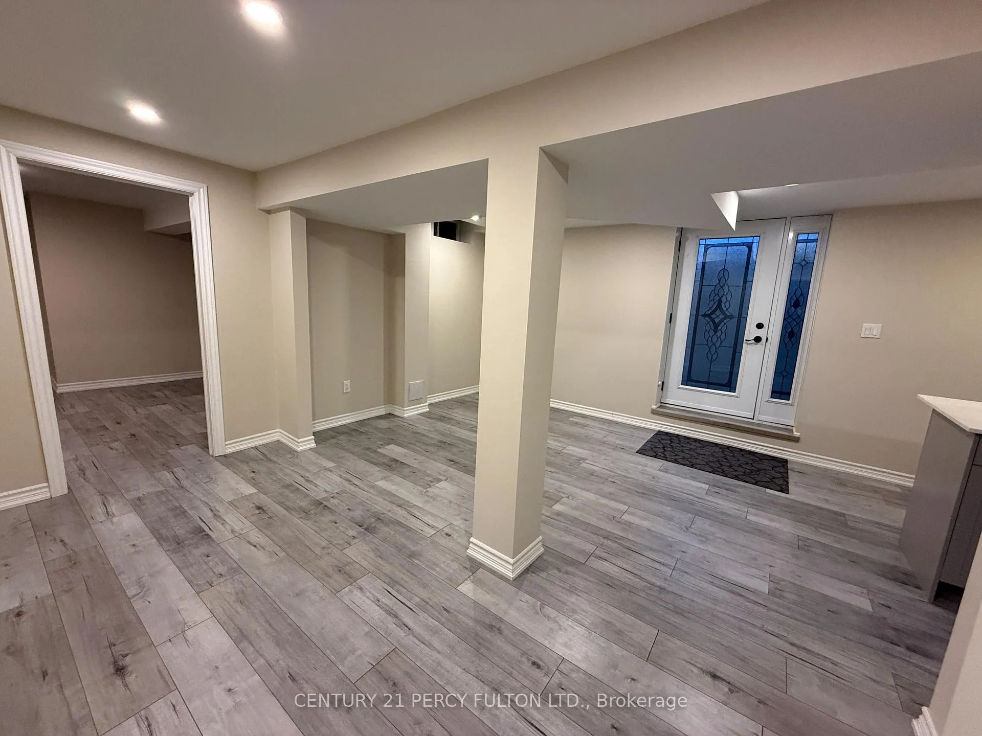 Photo 4 of 7 Redmond Drive, Ajax, Central — HOMEH