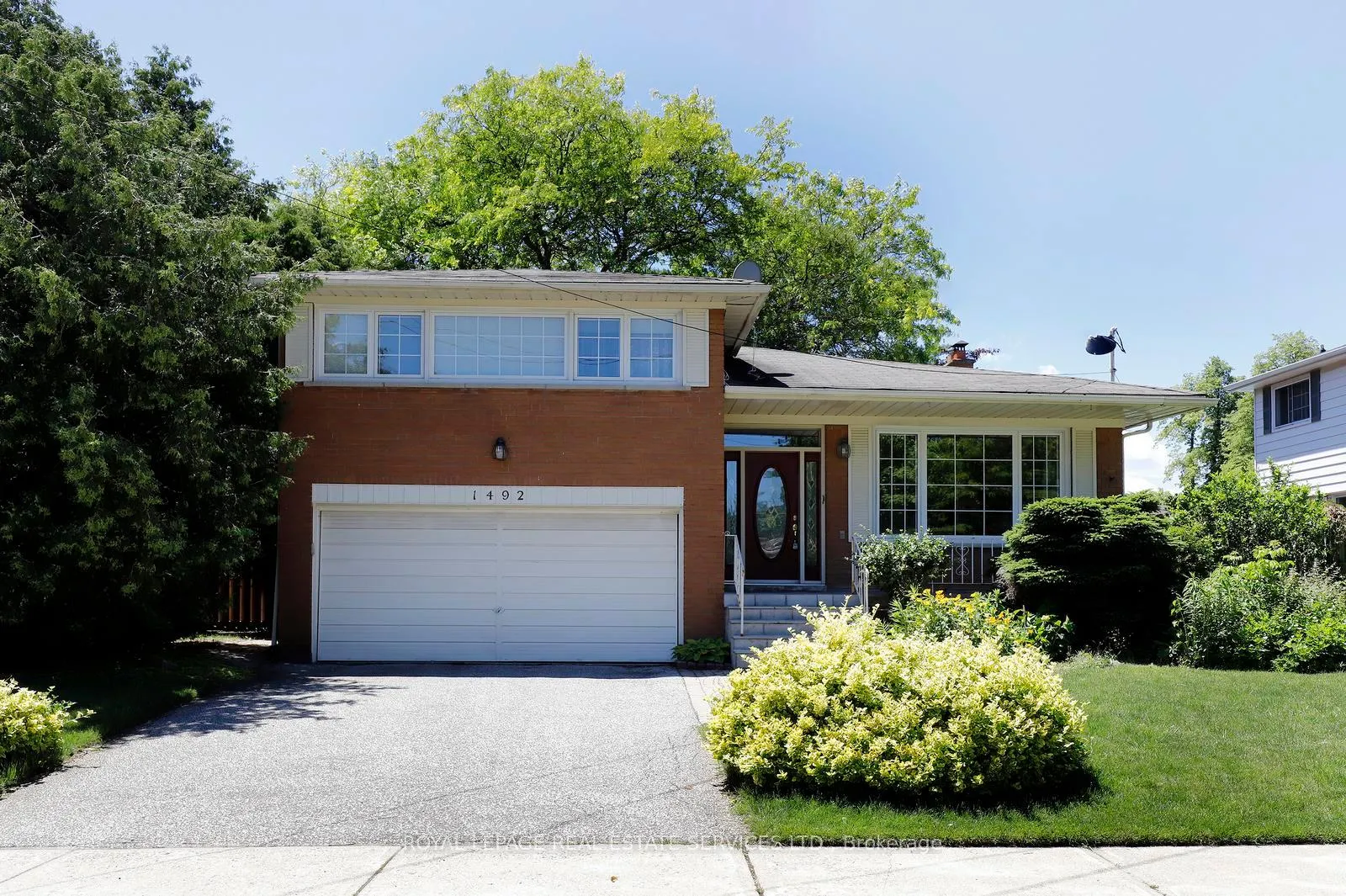 Front of 1492 Hillgrove Road