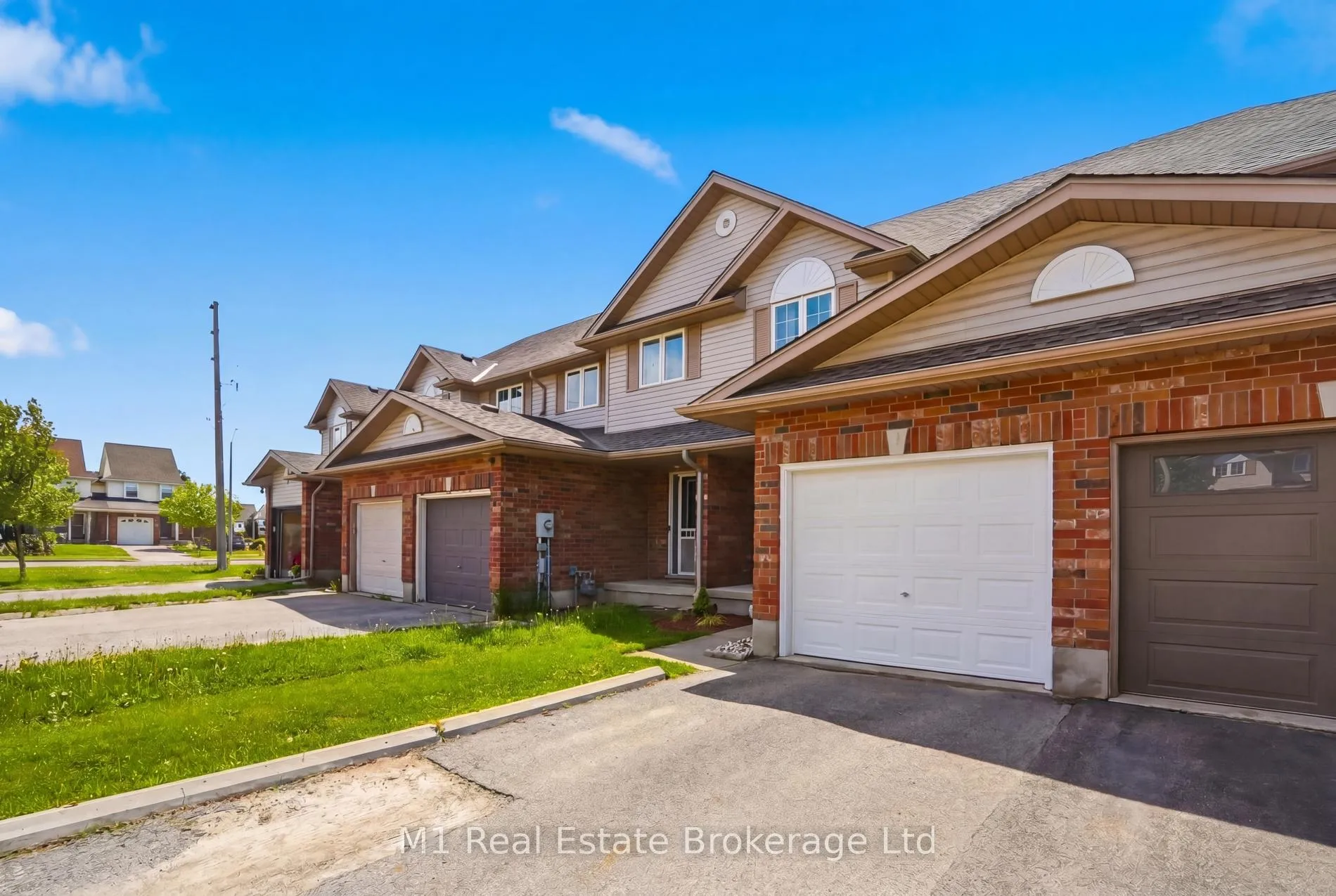 Photo 2 of 8 Ralston Drive, Guelph, Grange Road — HOMEH
