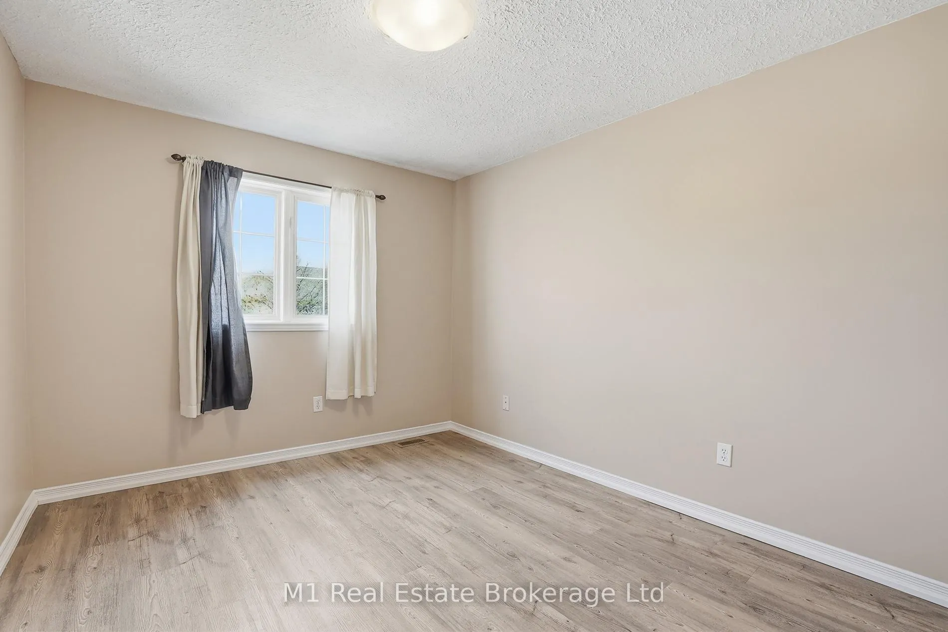Photo 41 of 8 Ralston Drive, Guelph, Grange Road — HOMEH