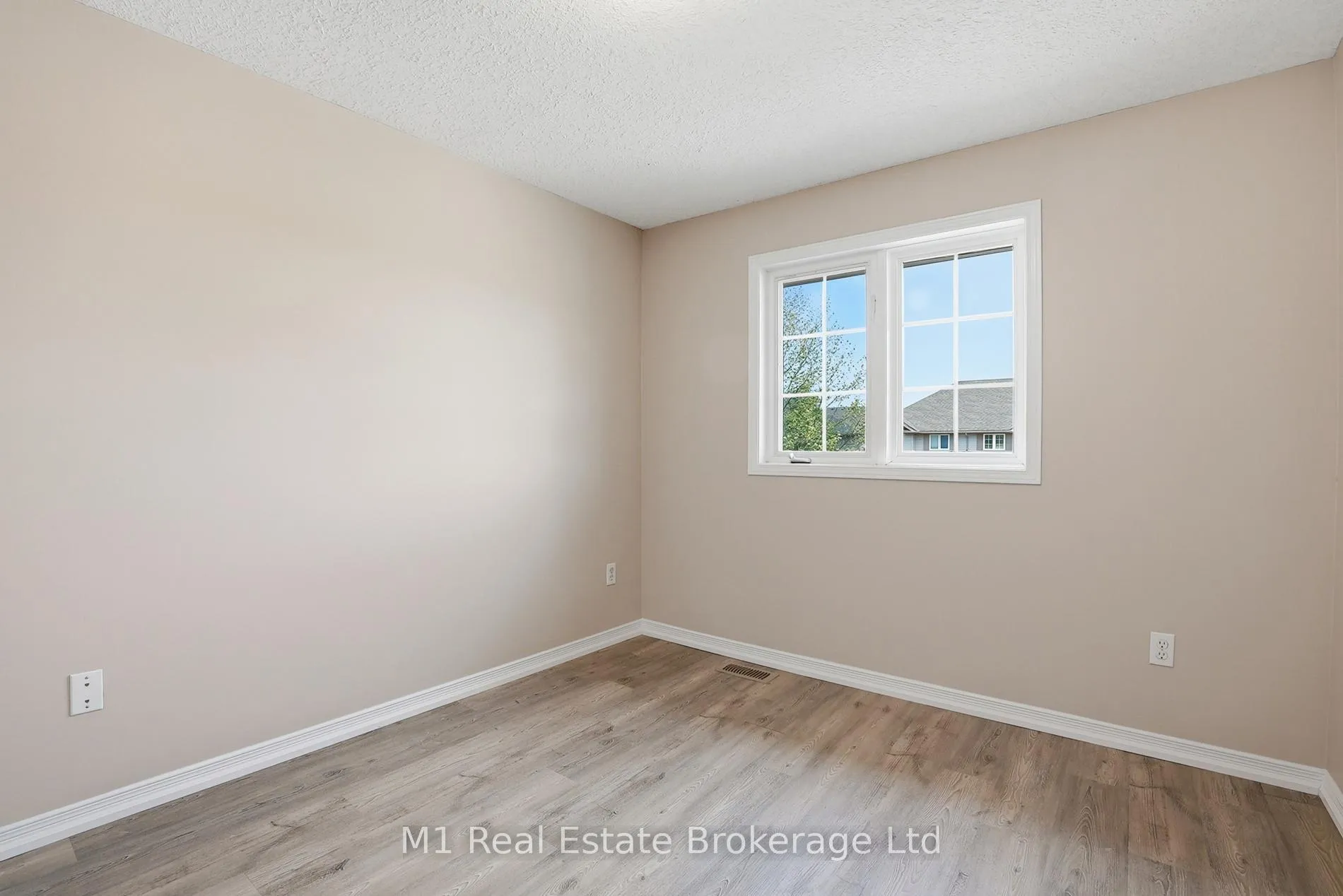 Photo 42 of 8 Ralston Drive, Guelph, Grange Road — HOMEH