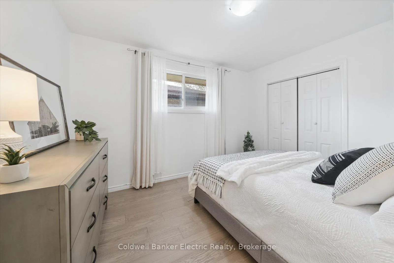 Photo 14 of 265 Sunset Boulevard, Peterborough, Northcrest Ward 5 — HOMEH