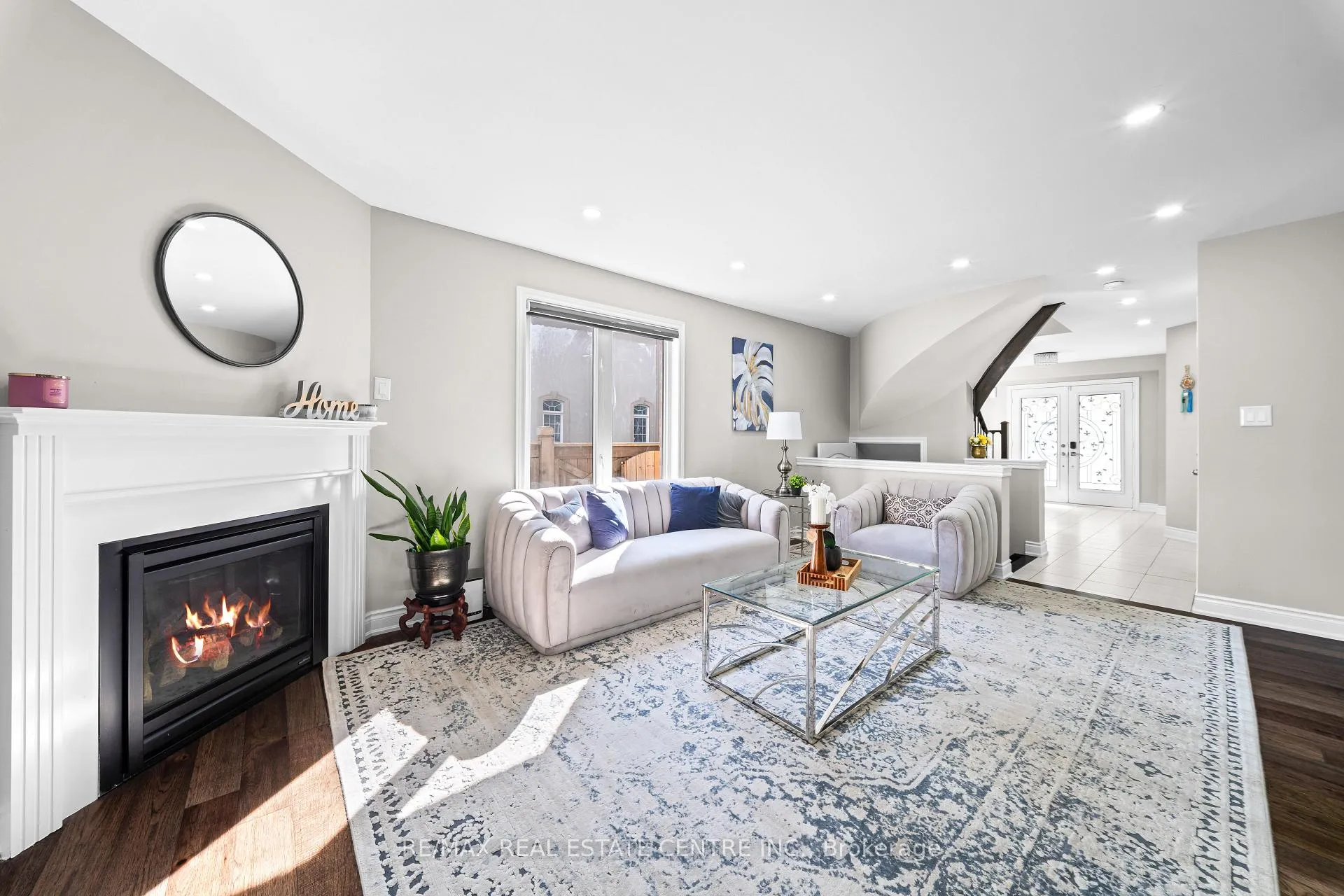 Photo 5 of 39 Beachville Circle, Brampton, Credit Valley — HOMEH