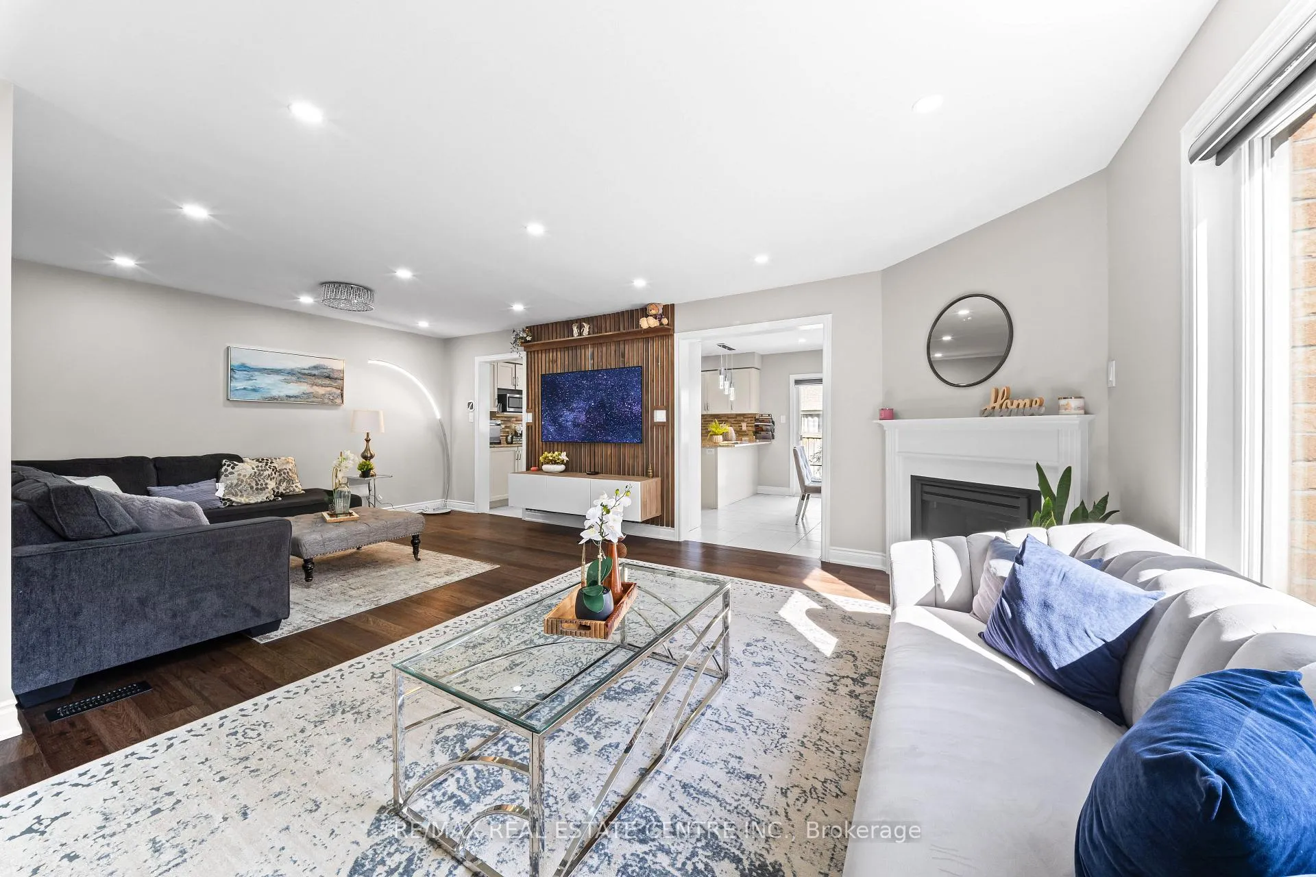 Photo 7 of 39 Beachville Circle, Brampton, Credit Valley — HOMEH