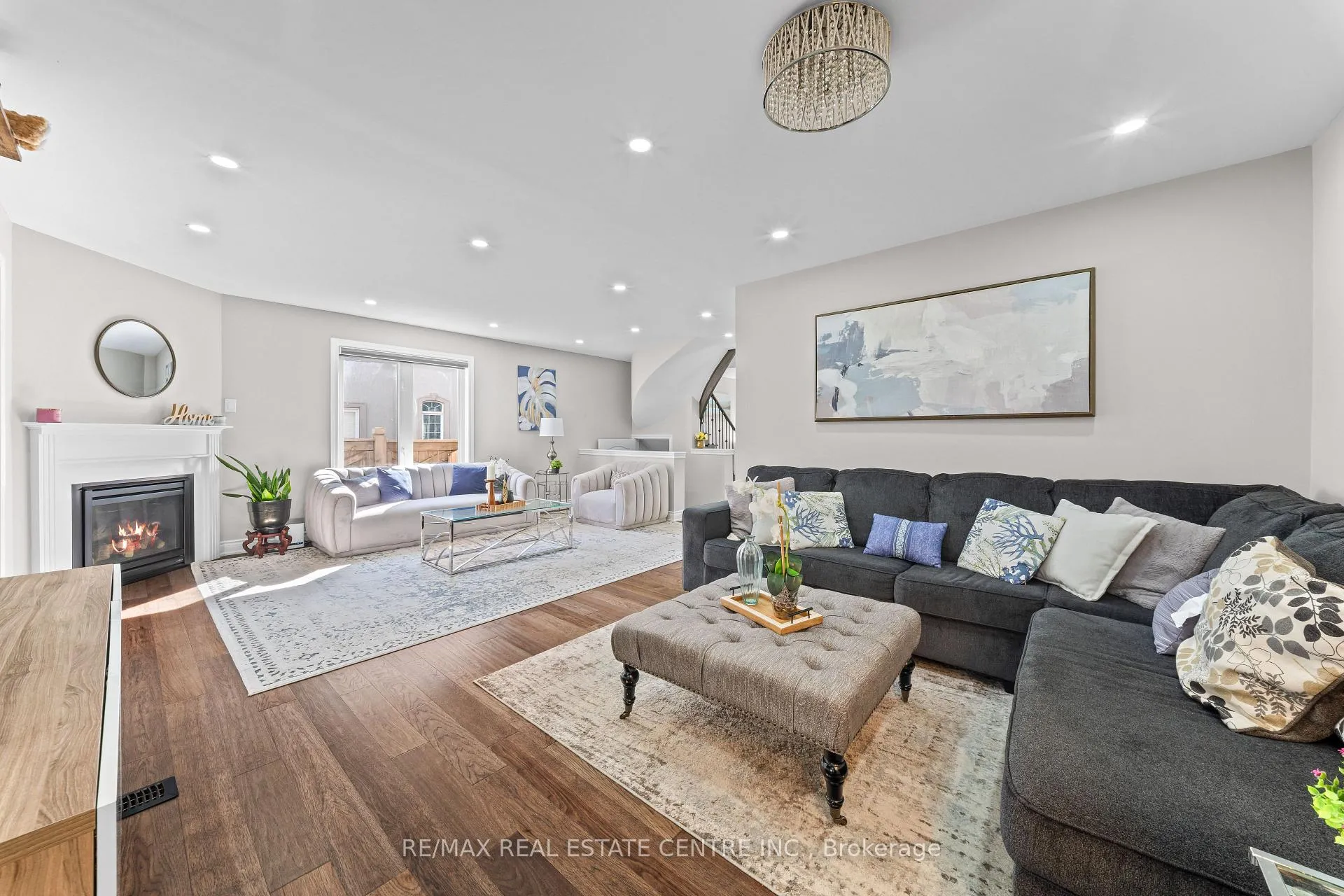 Photo 10 of 39 Beachville Circle, Brampton, Credit Valley — HOMEH