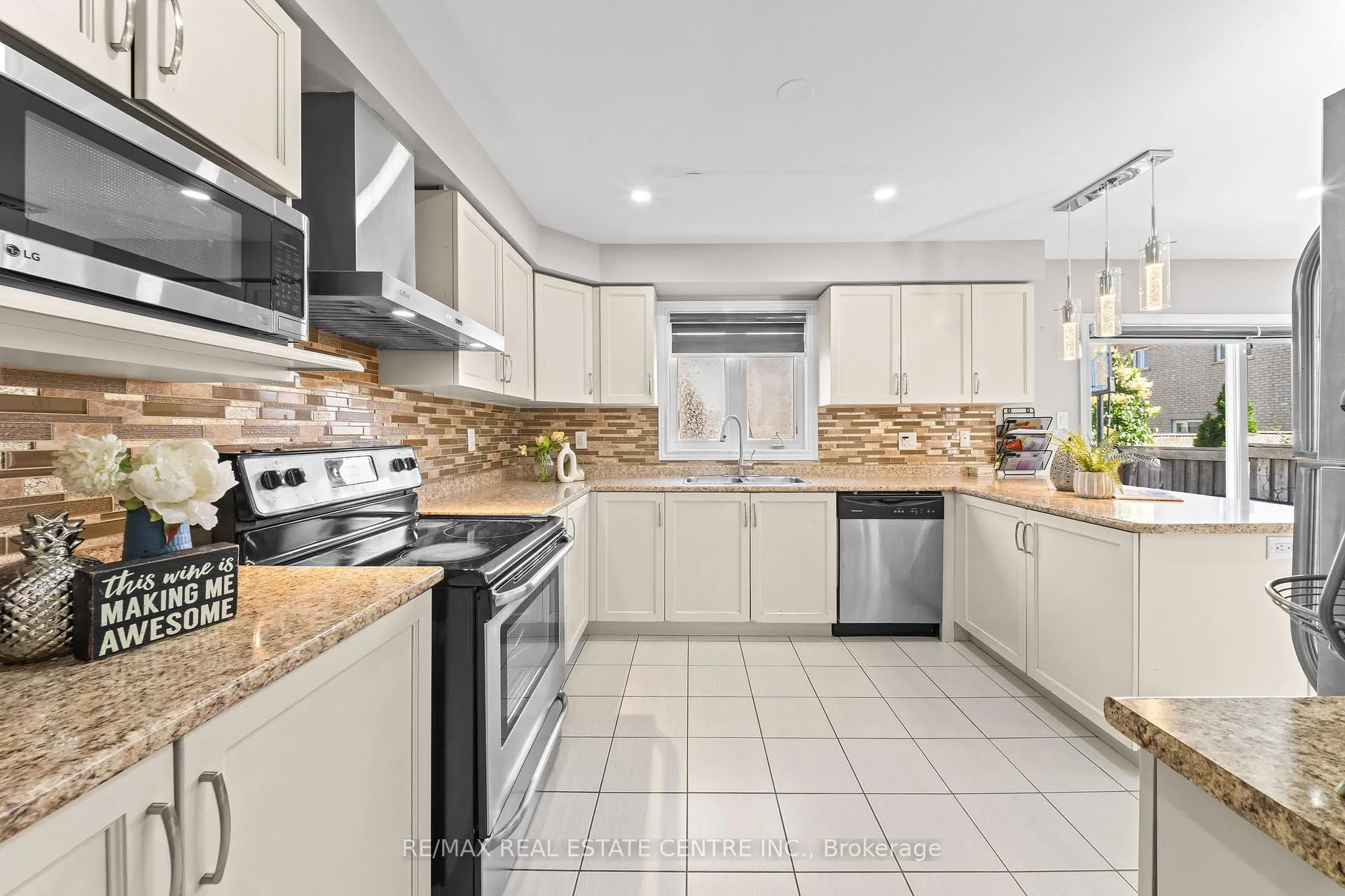Photo 13 of 39 Beachville Circle, Brampton, Credit Valley — HOMEH