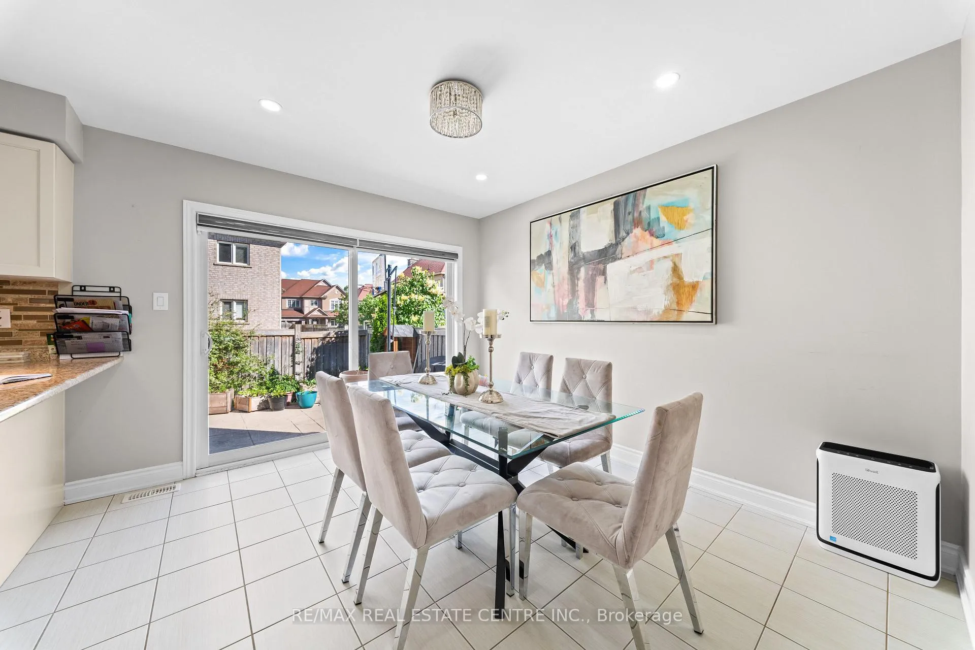 Photo 14 of 39 Beachville Circle, Brampton, Credit Valley — HOMEH