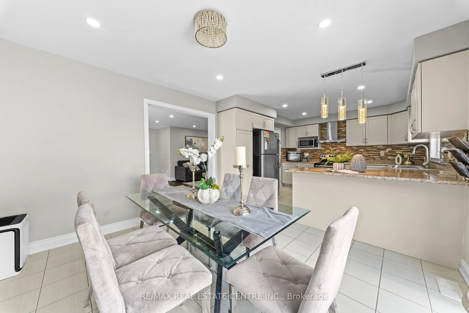Photo 15 of 39 Beachville Circle, Brampton, Credit Valley — HOMEH