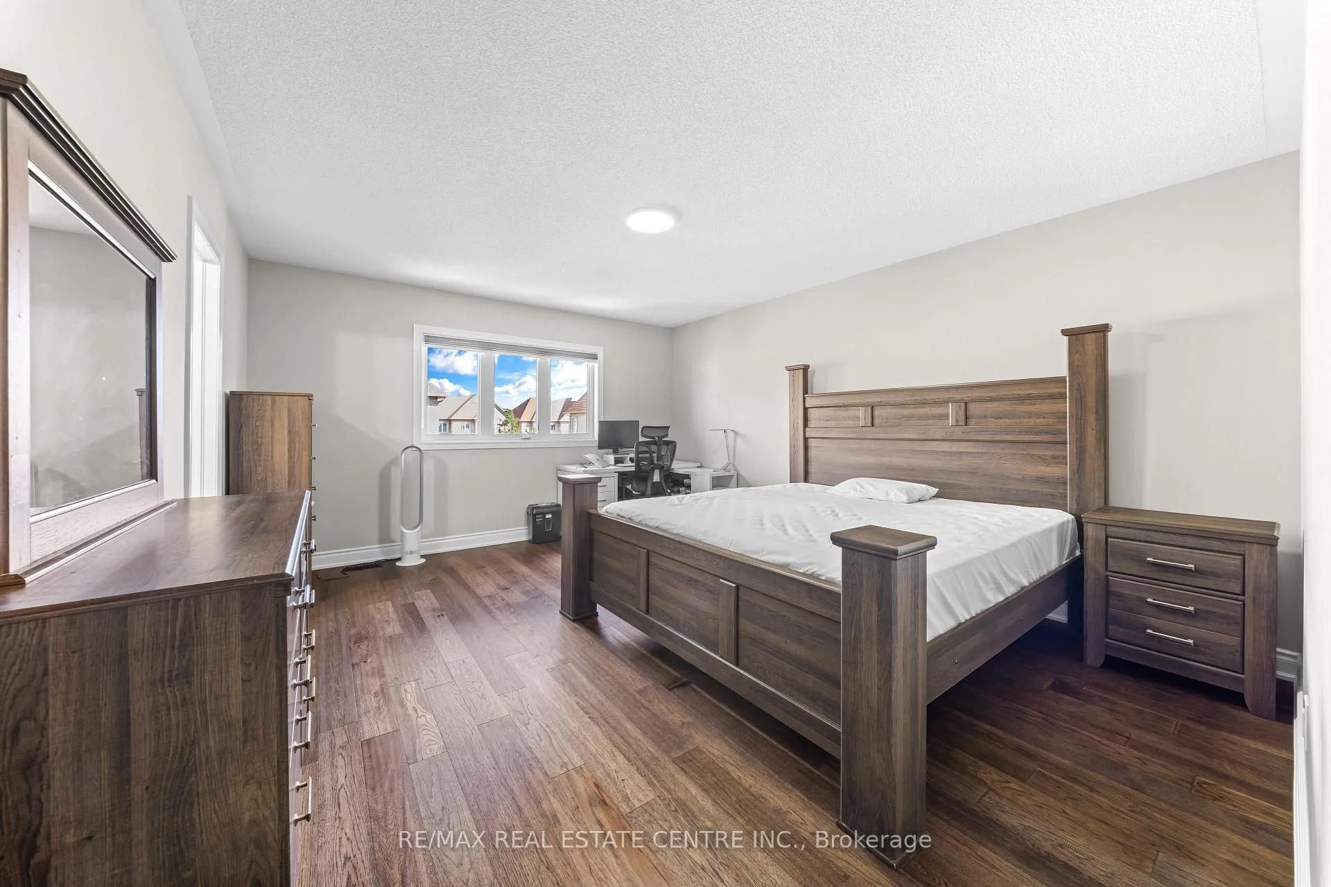 Photo 18 of 39 Beachville Circle, Brampton, Credit Valley — HOMEH