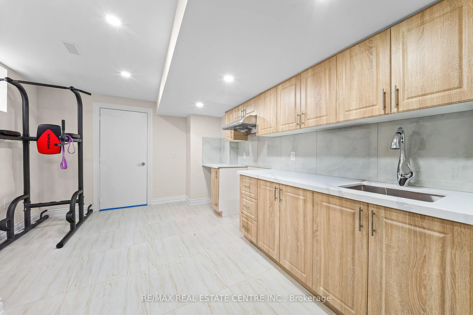 Photo 26 of 39 Beachville Circle, Brampton, Credit Valley — HOMEH